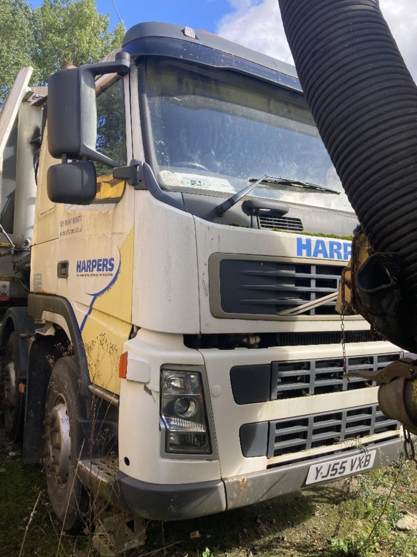 YJ55 VXB Volvo FM12 8X4 chassis with RTN Jetvac tanker - Image 2 of 41