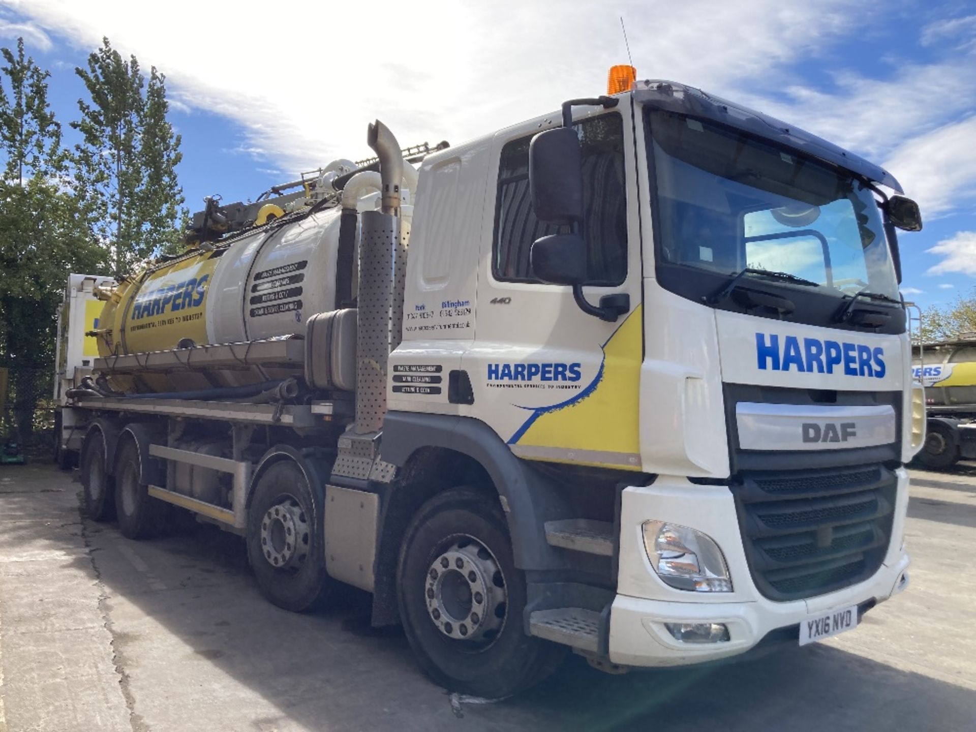 YX16 NVD DAF CF85 440 FAD 8x4 RTN Clayton Vallely 4000 gallon tanker with washdown - Image 3 of 44