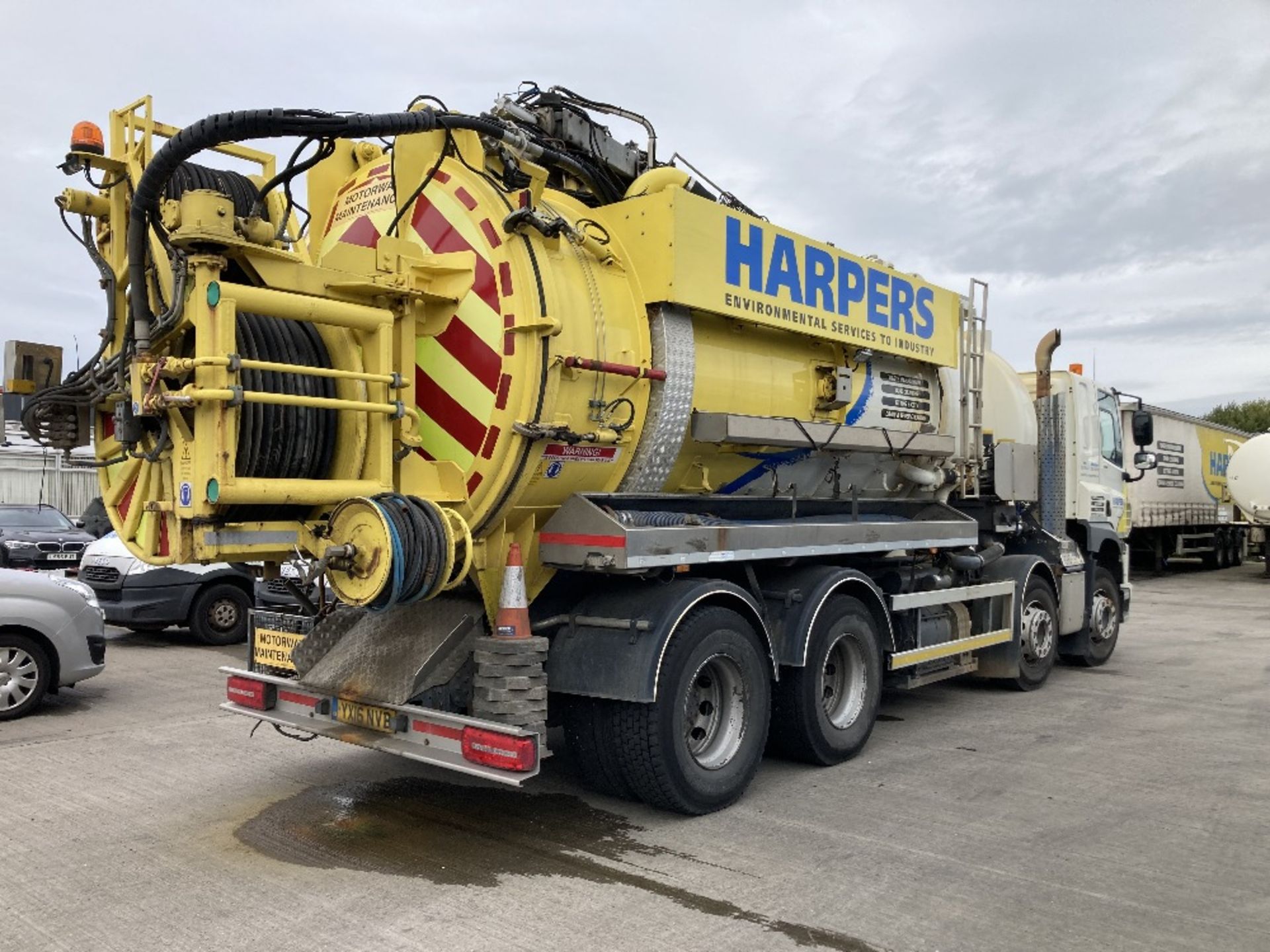 YX16 NVB DAF CF85 440 FAD Constructor 8x4. Kaiser/Vallely recycling drain cleaner 3500 gallons split - Bild 6 aus 43