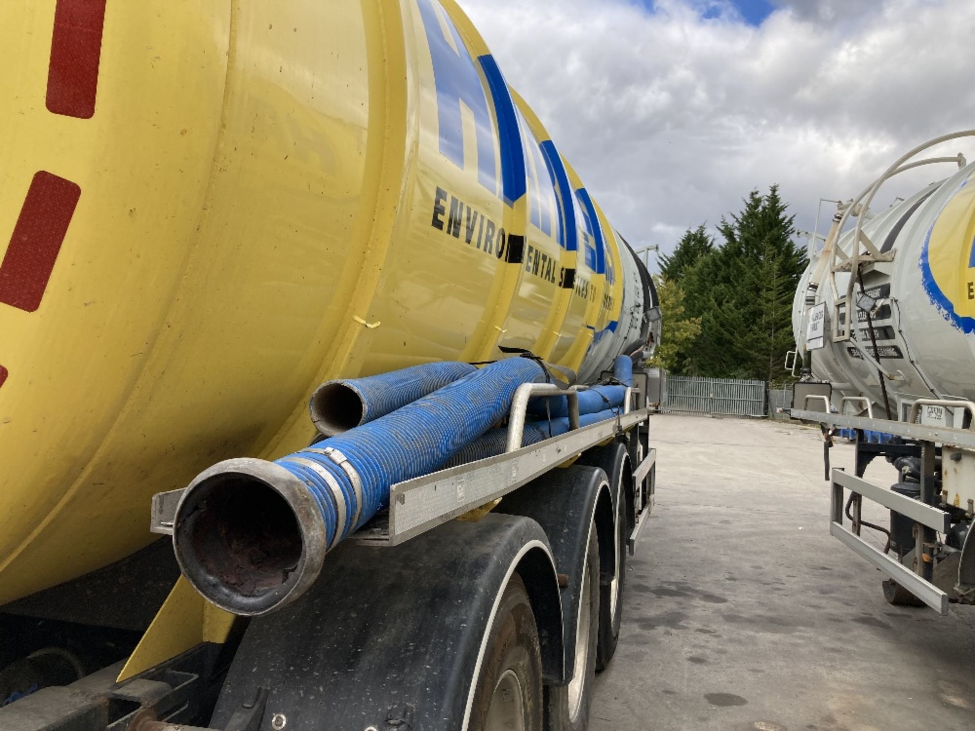 Whale S300TN tri axle Vacuum Tanker (2016) - Image 29 of 31