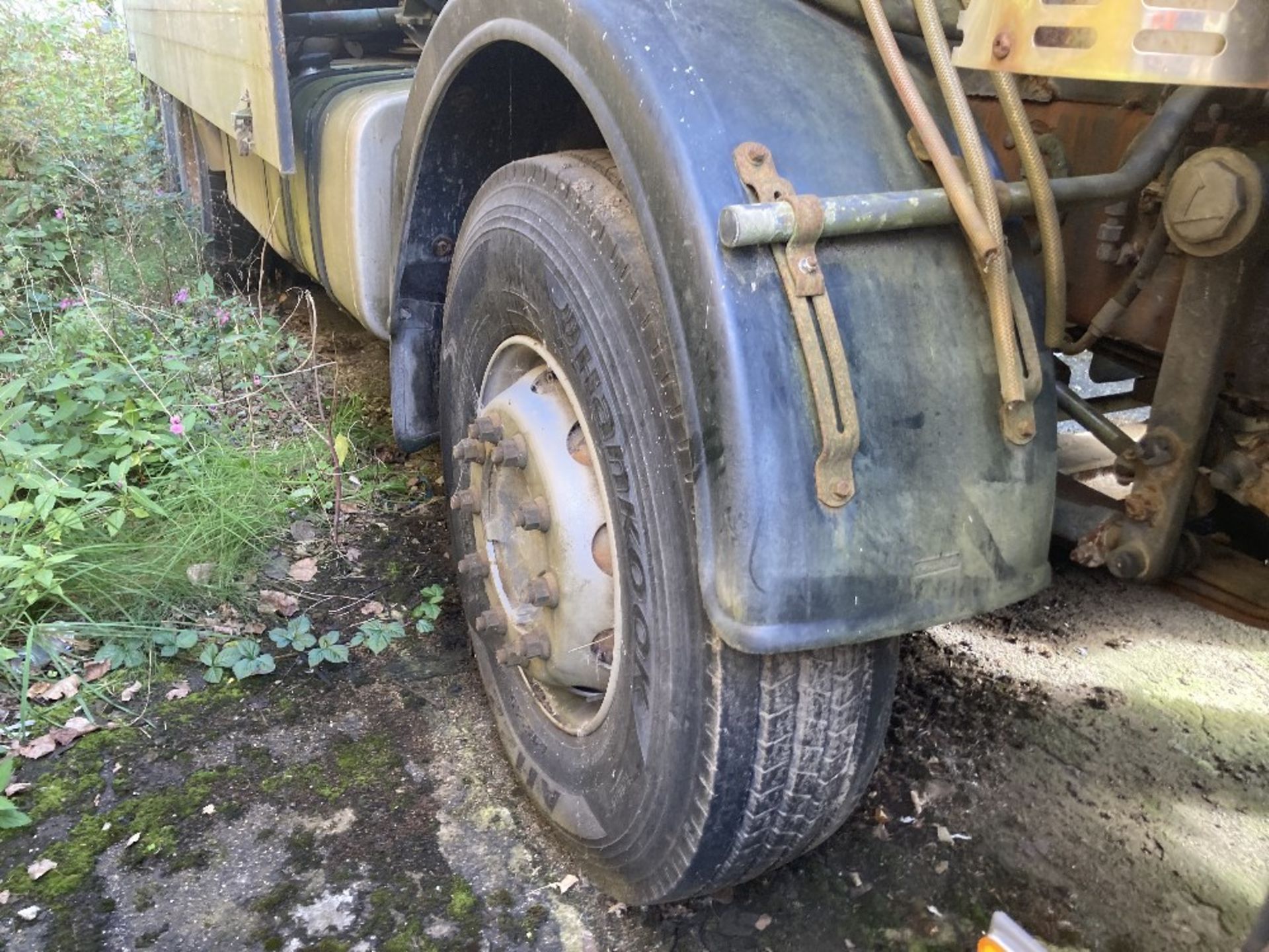 YJ55 VXB Volvo FM12 8X4 chassis with RTN Jetvac tanker - Image 24 of 41