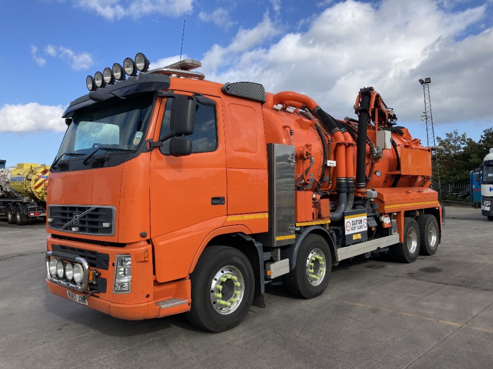 KU57 JZO Volvo FH-430 Chassis with 13,000L Whale Combination/High Volume JetVac Tanker