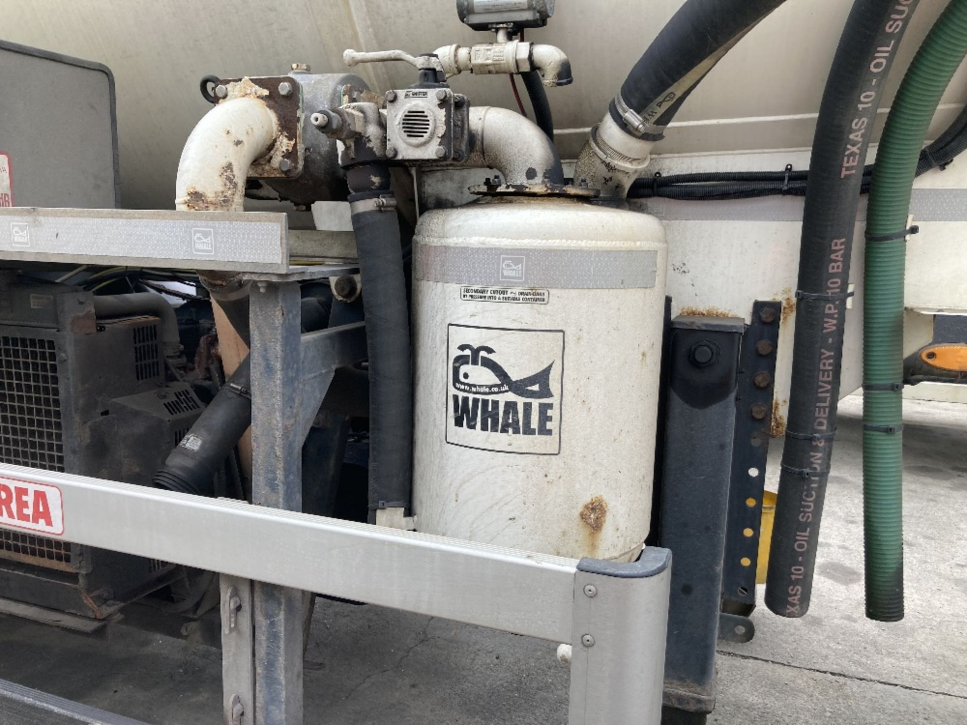 Whale S300TN tri axle Vacuum Tanker (2015) - Image 22 of 29