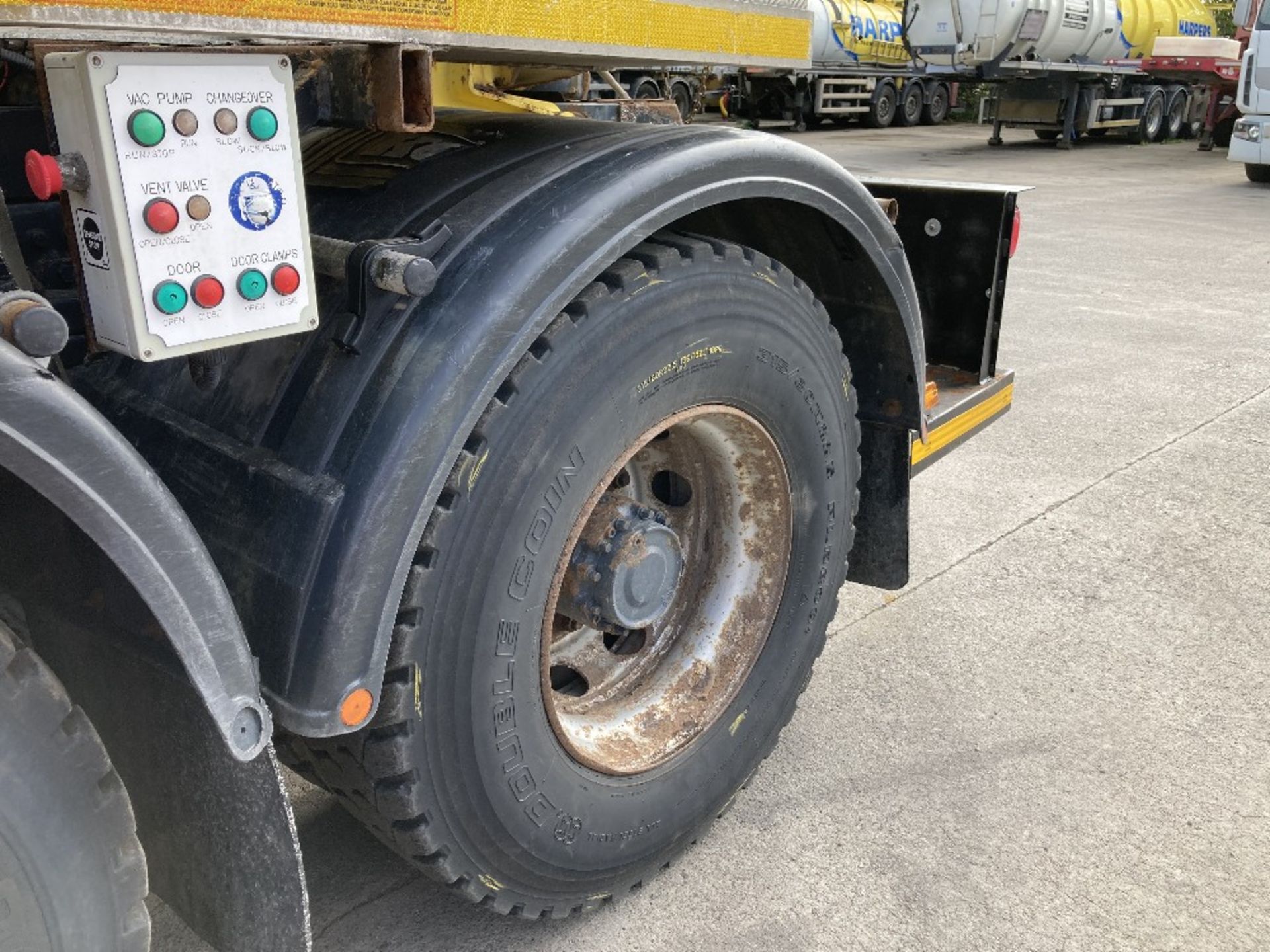 PX11 CNK Renault Trucks 430 8x4 c/w Whale Rigid Tanker - Image 29 of 43