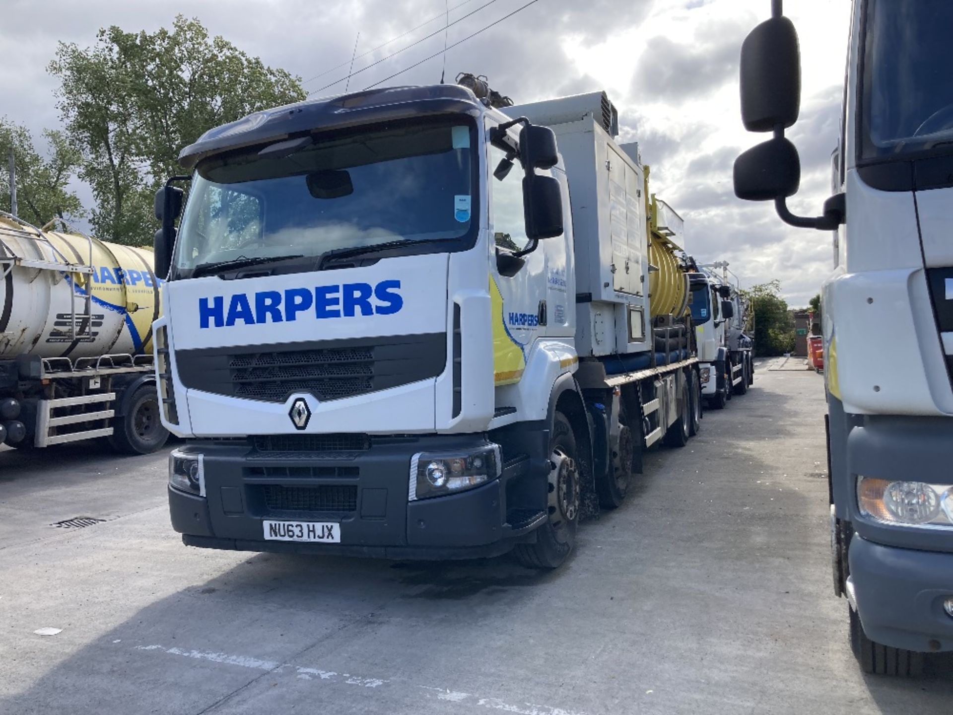 NU63 HJX Renault Premium Lander 8x4 chassis with Disab TN200/9 vacuum tanker - Image 3 of 38