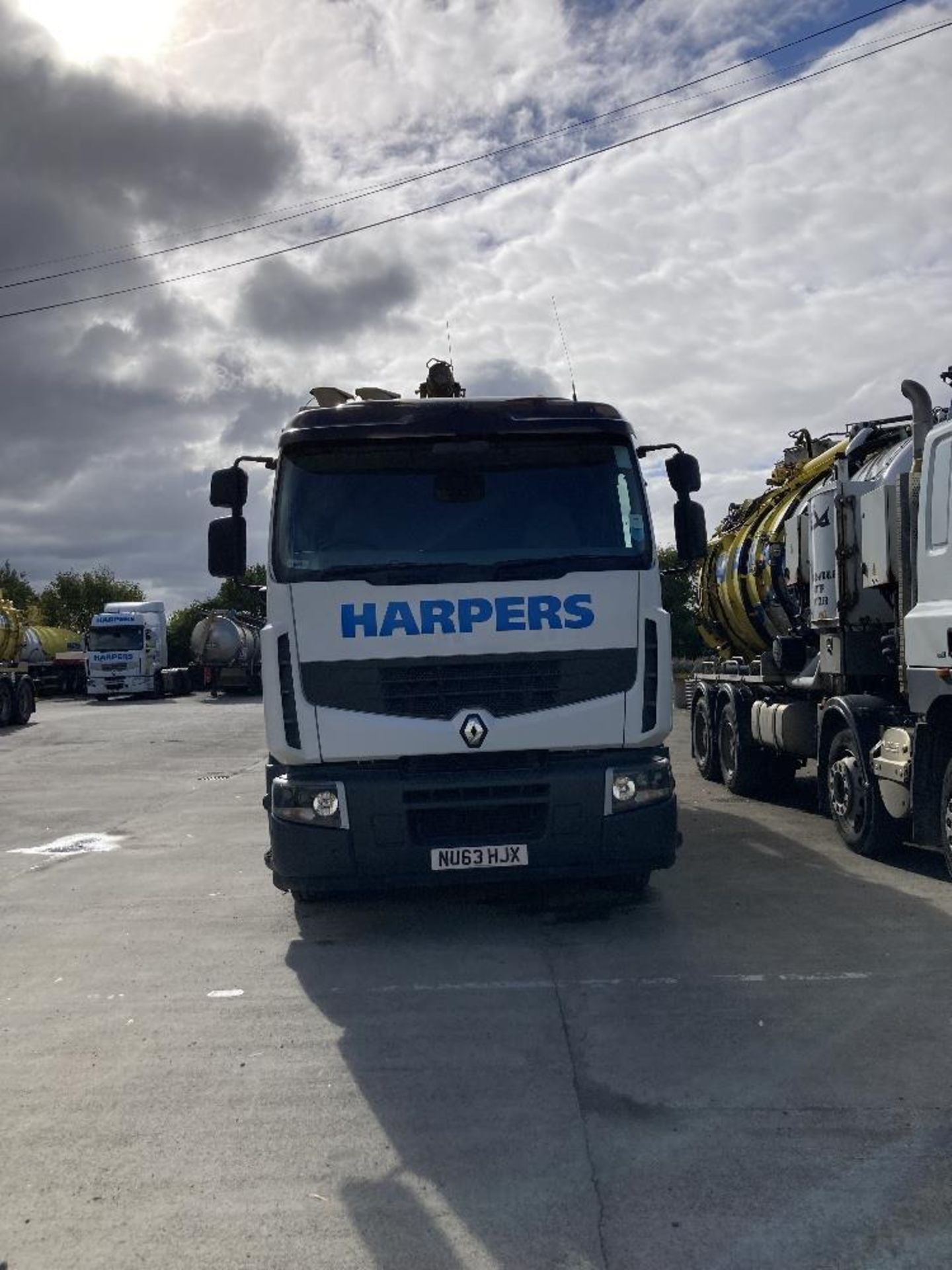 NU63 HJX Renault Premium Lander 8x4 chassis with Disab TN200/9 vacuum tanker - Image 2 of 38