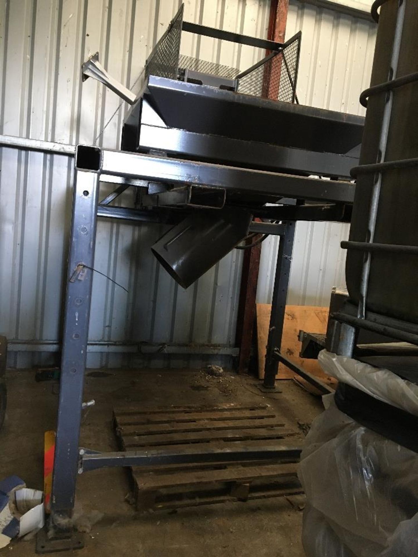 Heavy Duty Conveyor Hopper System - Image 7 of 14