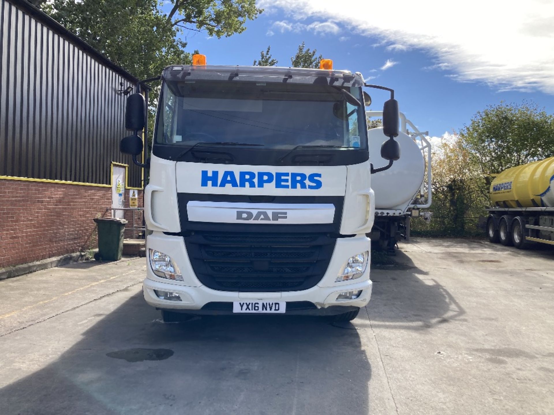 YX16 NVD DAF CF85 440 FAD 8x4 RTN Clayton Vallely 4000 gallon tanker with washdown