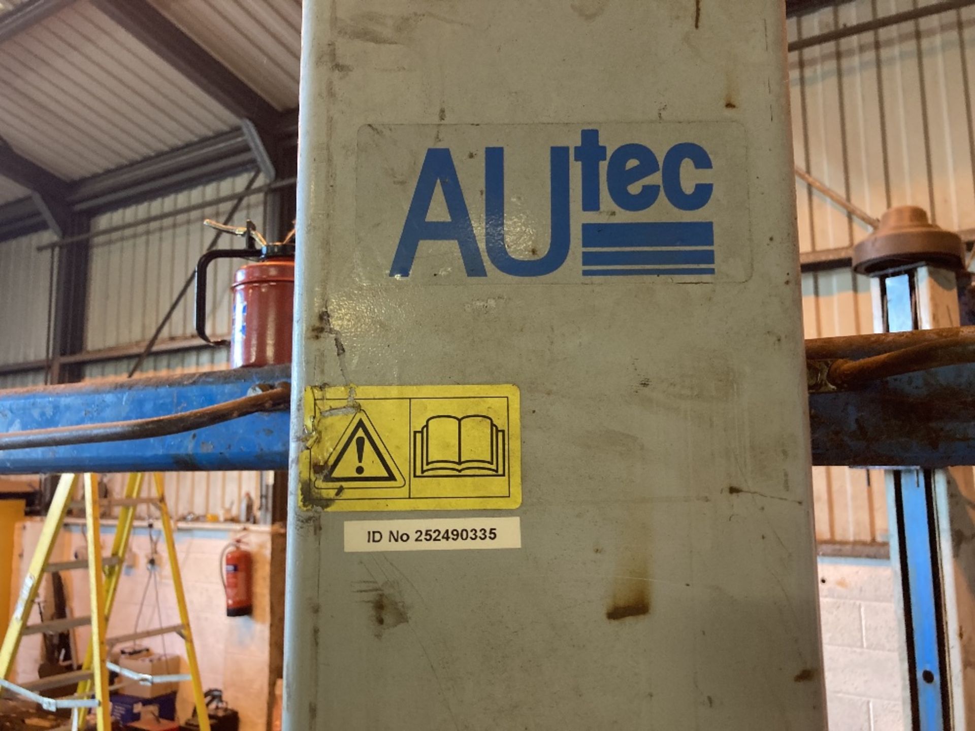 Autec 2-post 2500kg vehicle lift - Image 5 of 11