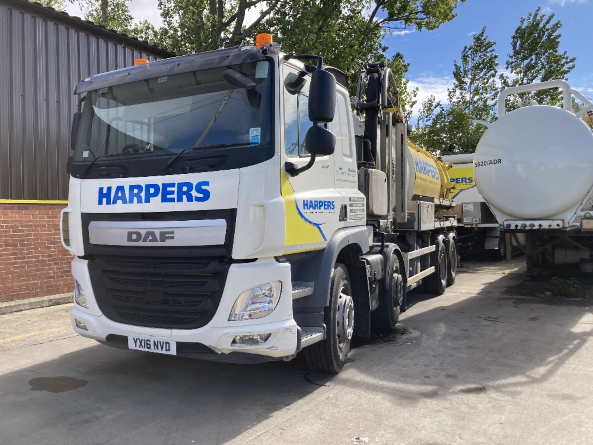 YX16 NVD DAF CF85 440 FAD 8x4 RTN Clayton Vallely 4000 gallon tanker with washdown - Image 2 of 44