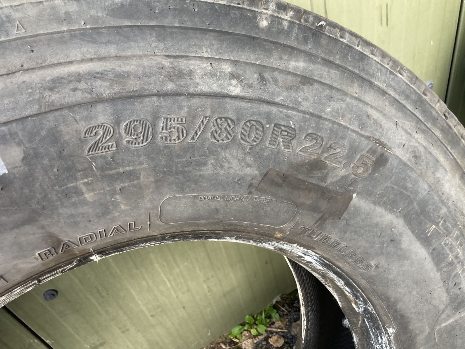 Kumho KRS 50 295/80R 22.5 radial tubeless regroovable HGV tyre - Image 3 of 4