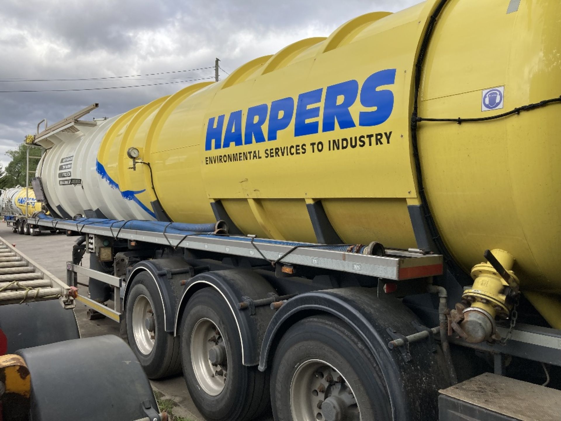 Lakeland tri axle Non Haz Vacuum tanker 30,000L (2015) - Image 10 of 19