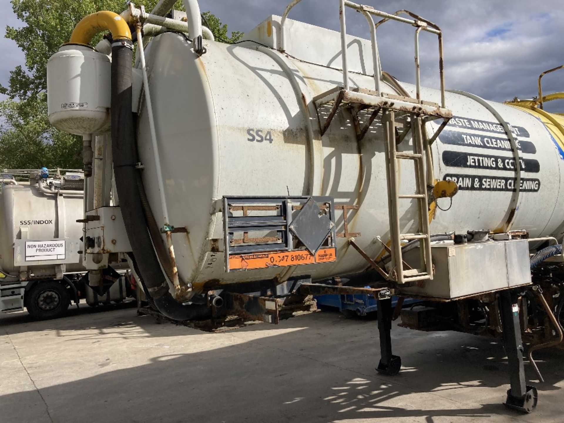 Vallely Tankers RTN Non Haz Vacuum Tri Axle Tanker Trailer - Image 16 of 19