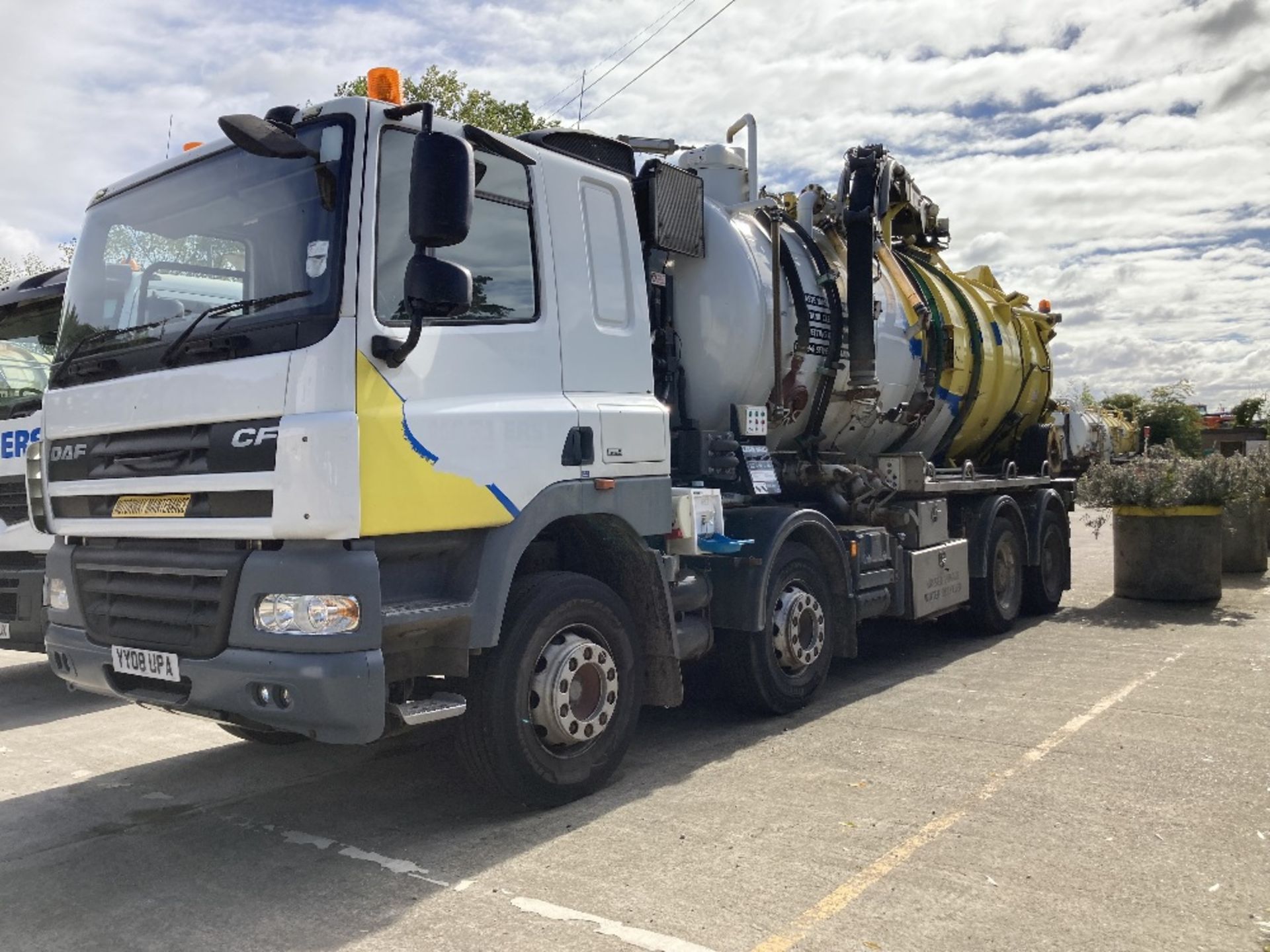 YY08 UPA DAF CF85 chassis with 13,000L Kaiser Whale Jetvac Unit