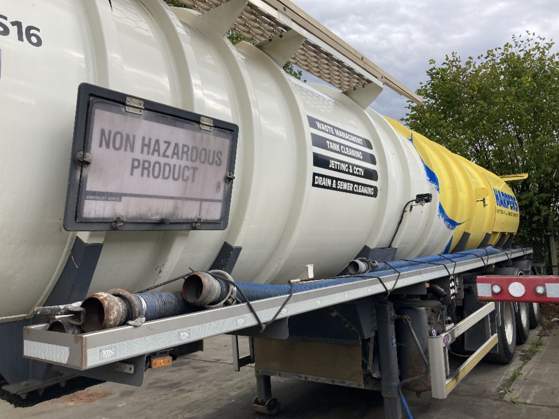 Lakeland tri axle Non Haz Vacuum tanker 30,000L (2015) - Image 15 of 19