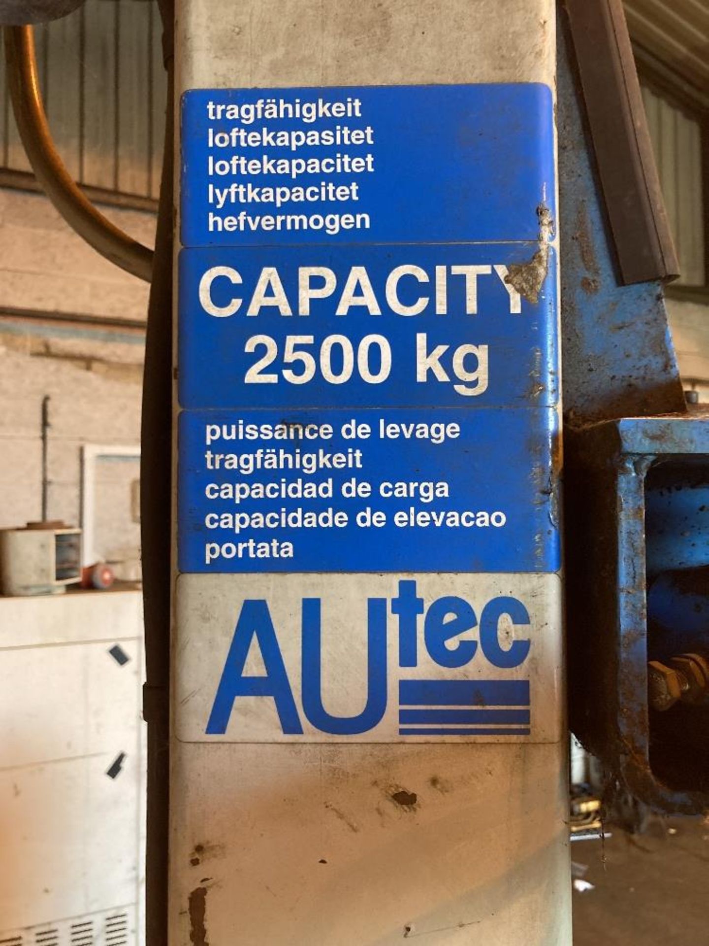 Autec 2-post 2500kg vehicle lift - Image 8 of 11