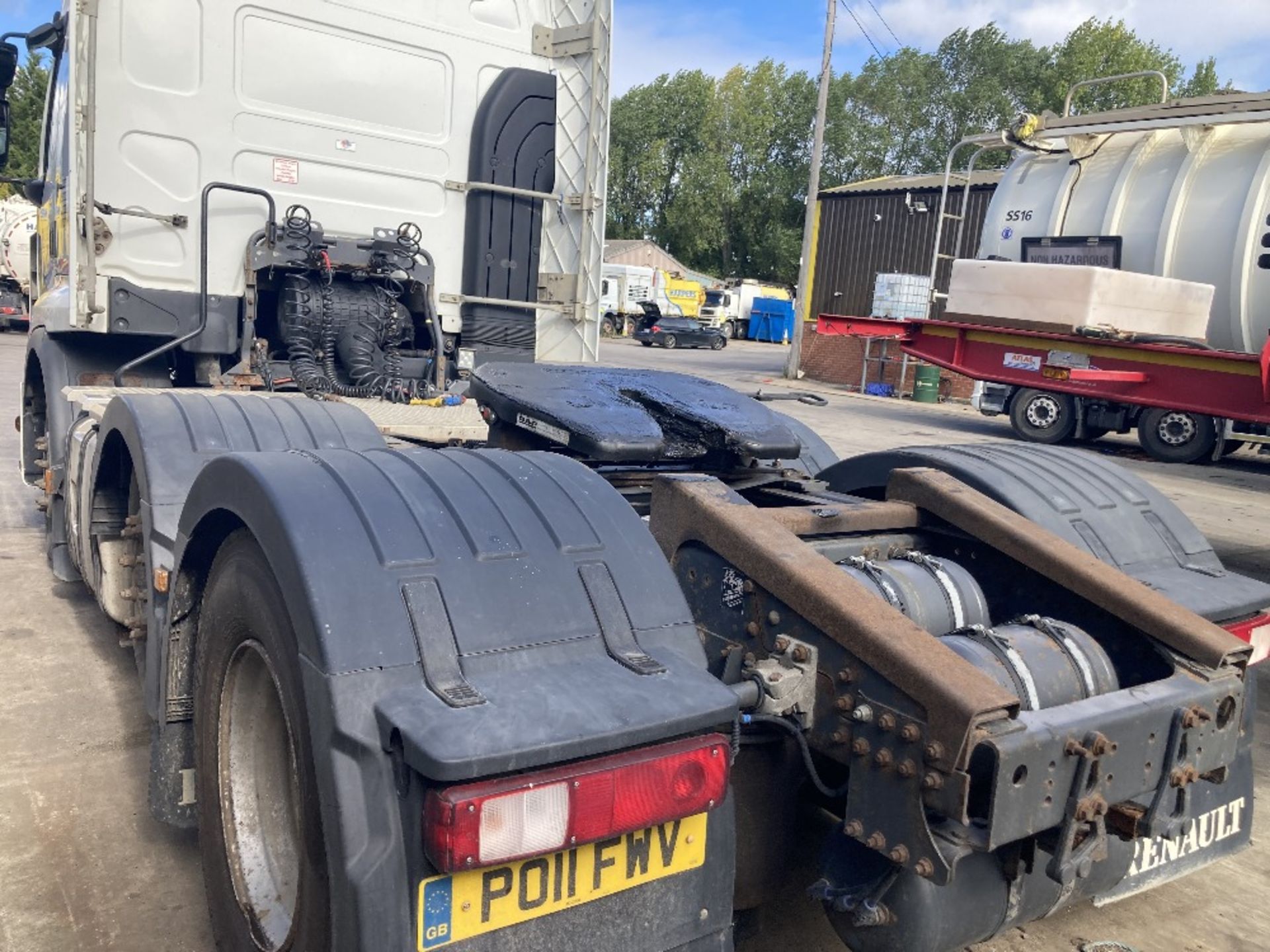 PO11 FWV Renault Premium 460 6x2 Tractor Unit - Image 5 of 29