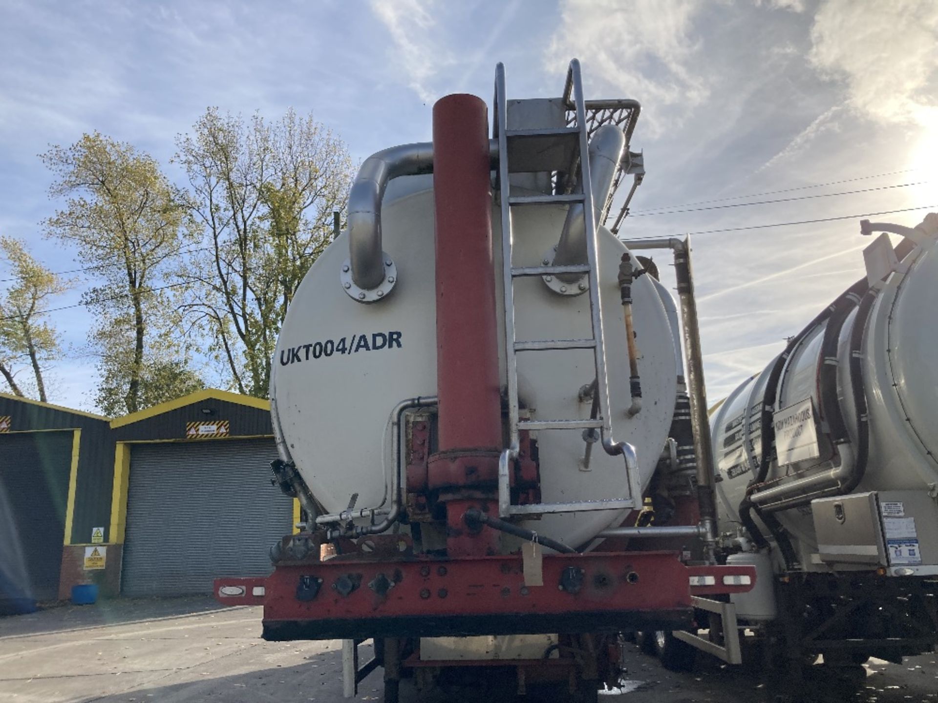 Clayton CC ADR Liquid Ring Tipper Tanker - Image 13 of 29