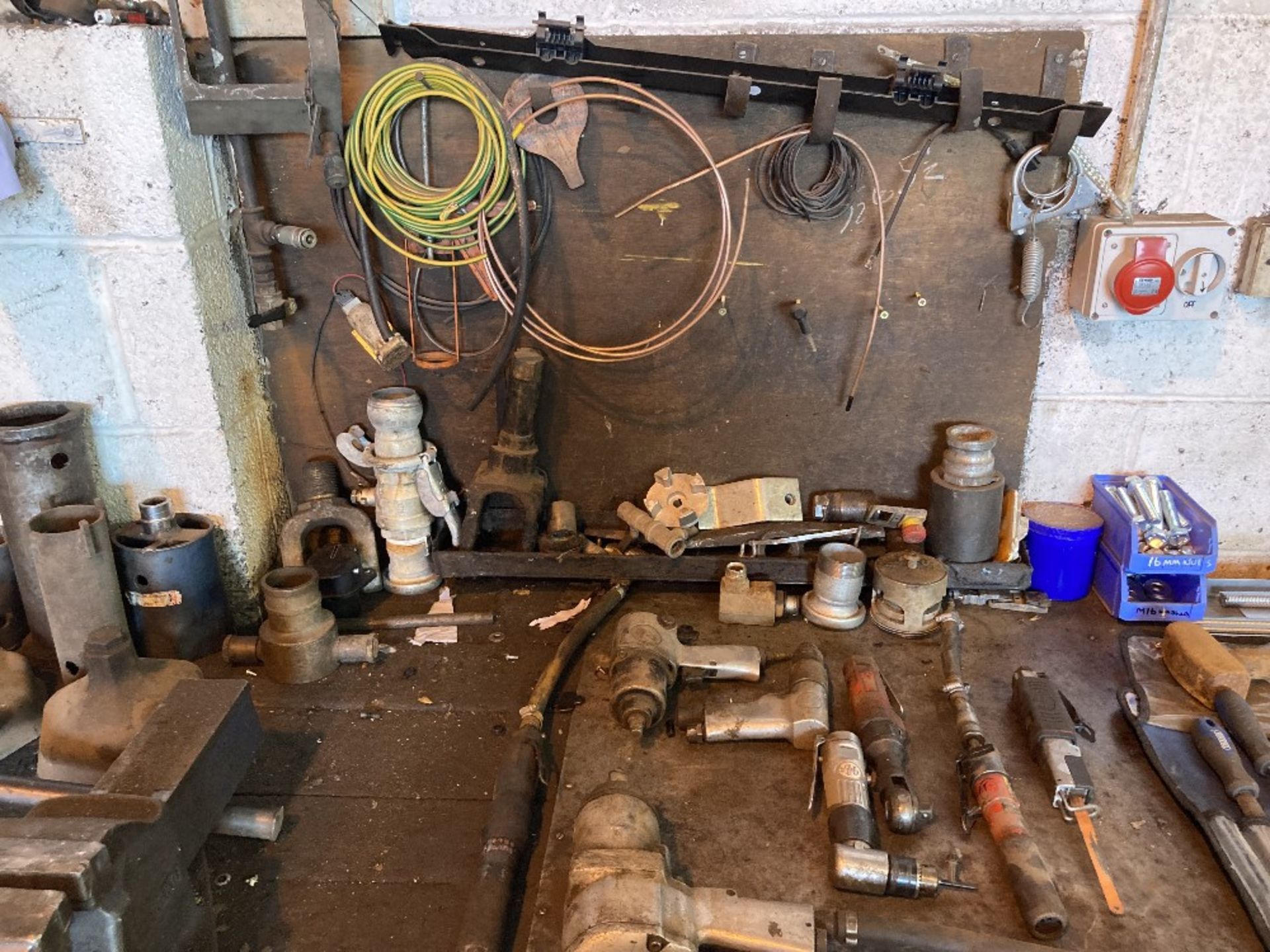 Contents of Workbench to include tools, Vice's, Pillar Drill and more - Image 6 of 17