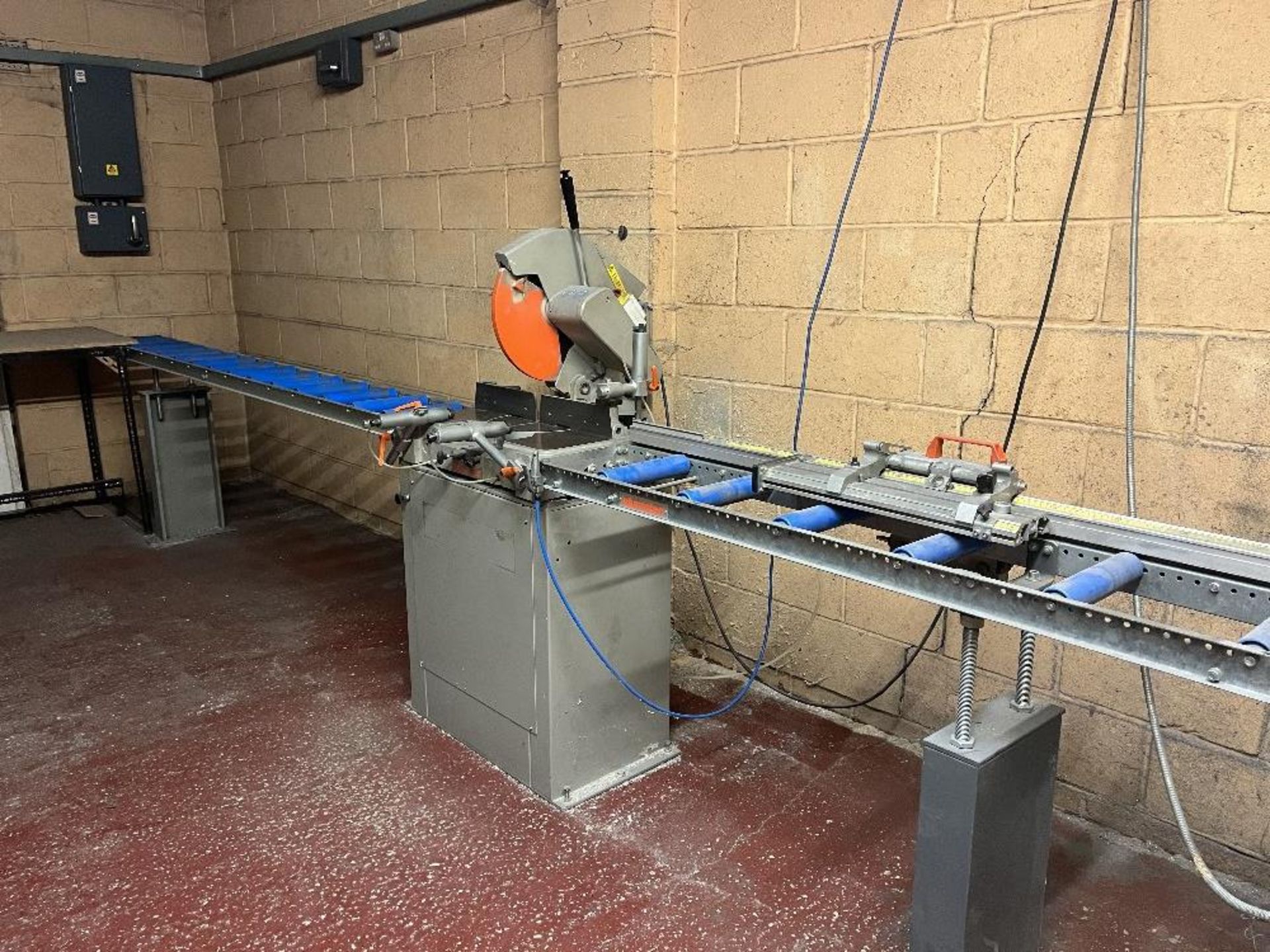 Elumatic pull down cut off saw With roller side tables