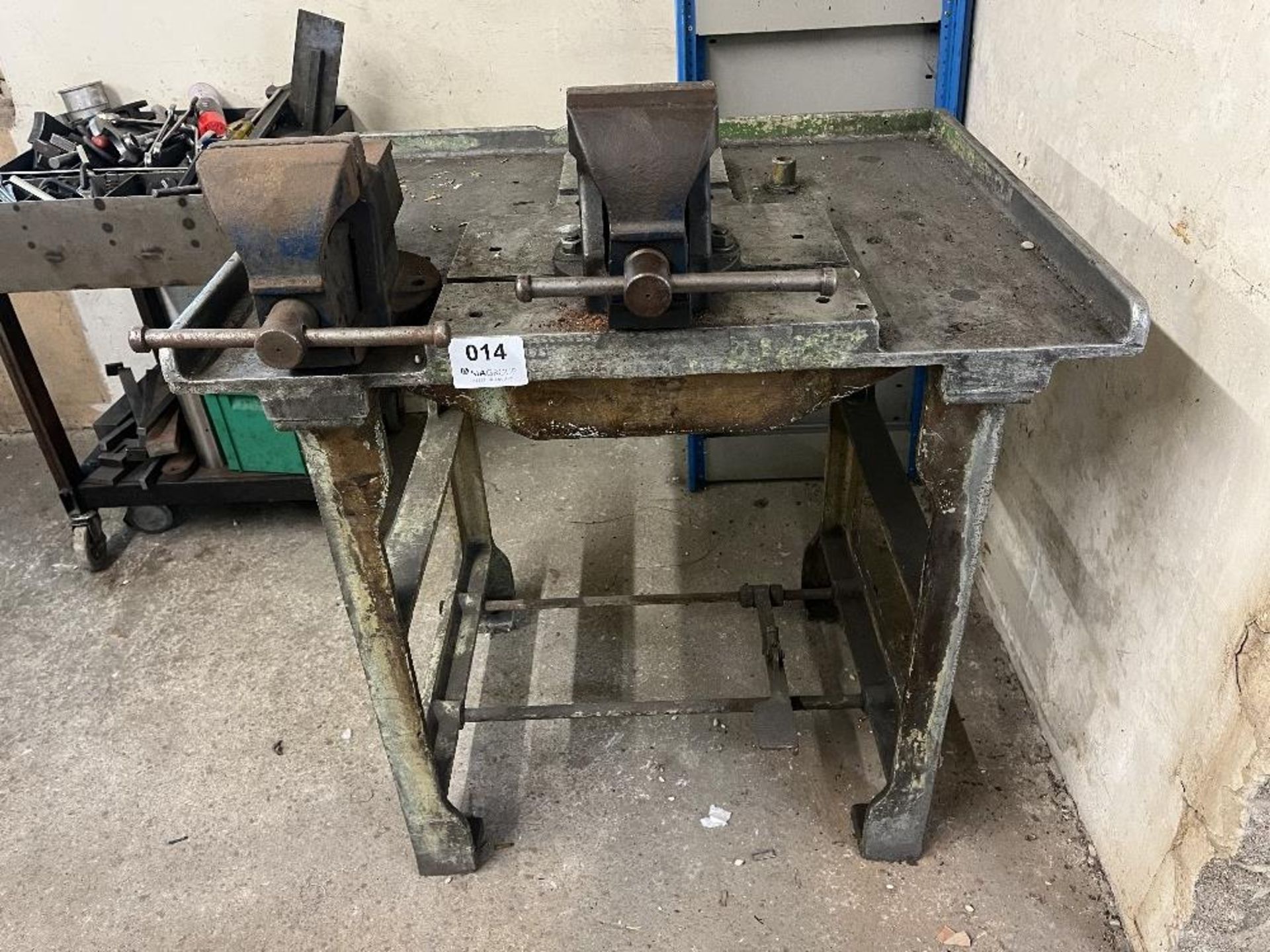 Bench with fitted vice
