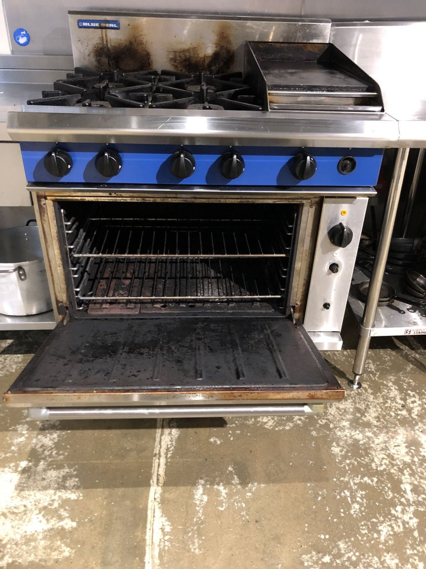Blue Seal G56CF Stainless Steel Four Burner Range Oven With 300mm Smooth Griddle - Image 2 of 4