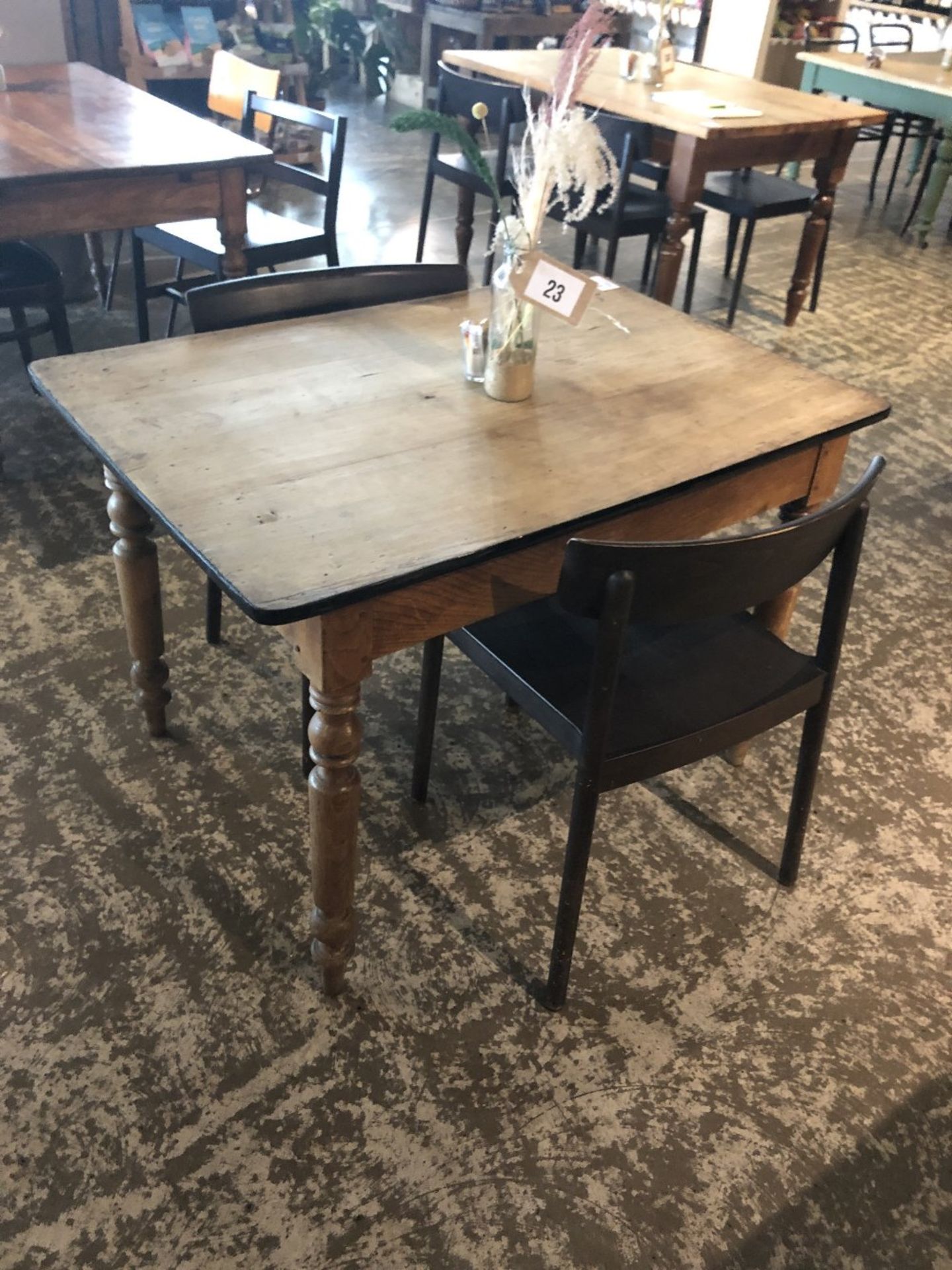 Rectangular Solid Wood Dining Table with (2) Chairs - Bild 3 aus 3