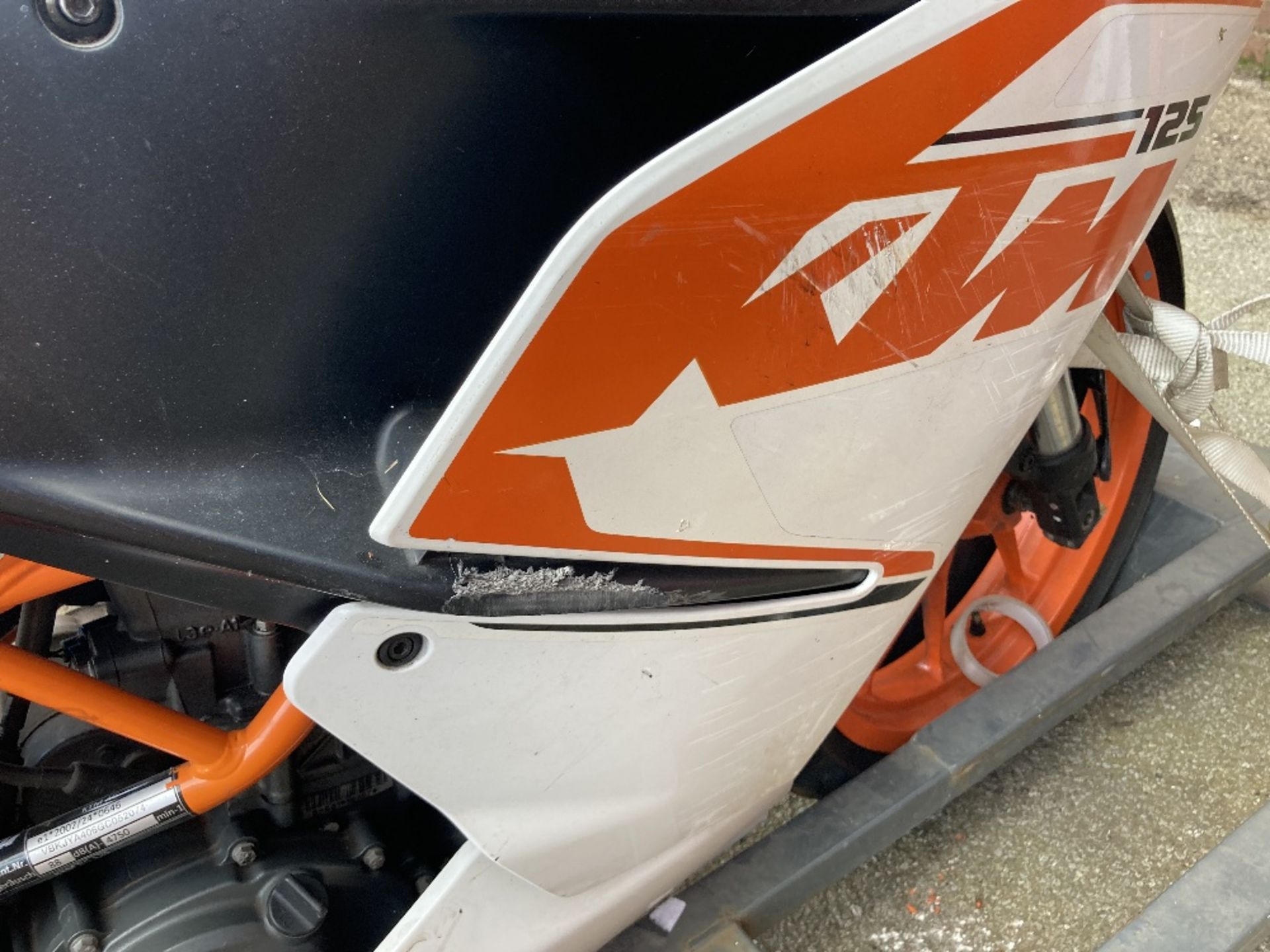 CX66 UUA KTM RC125 16 Motorcycle - Image 5 of 19