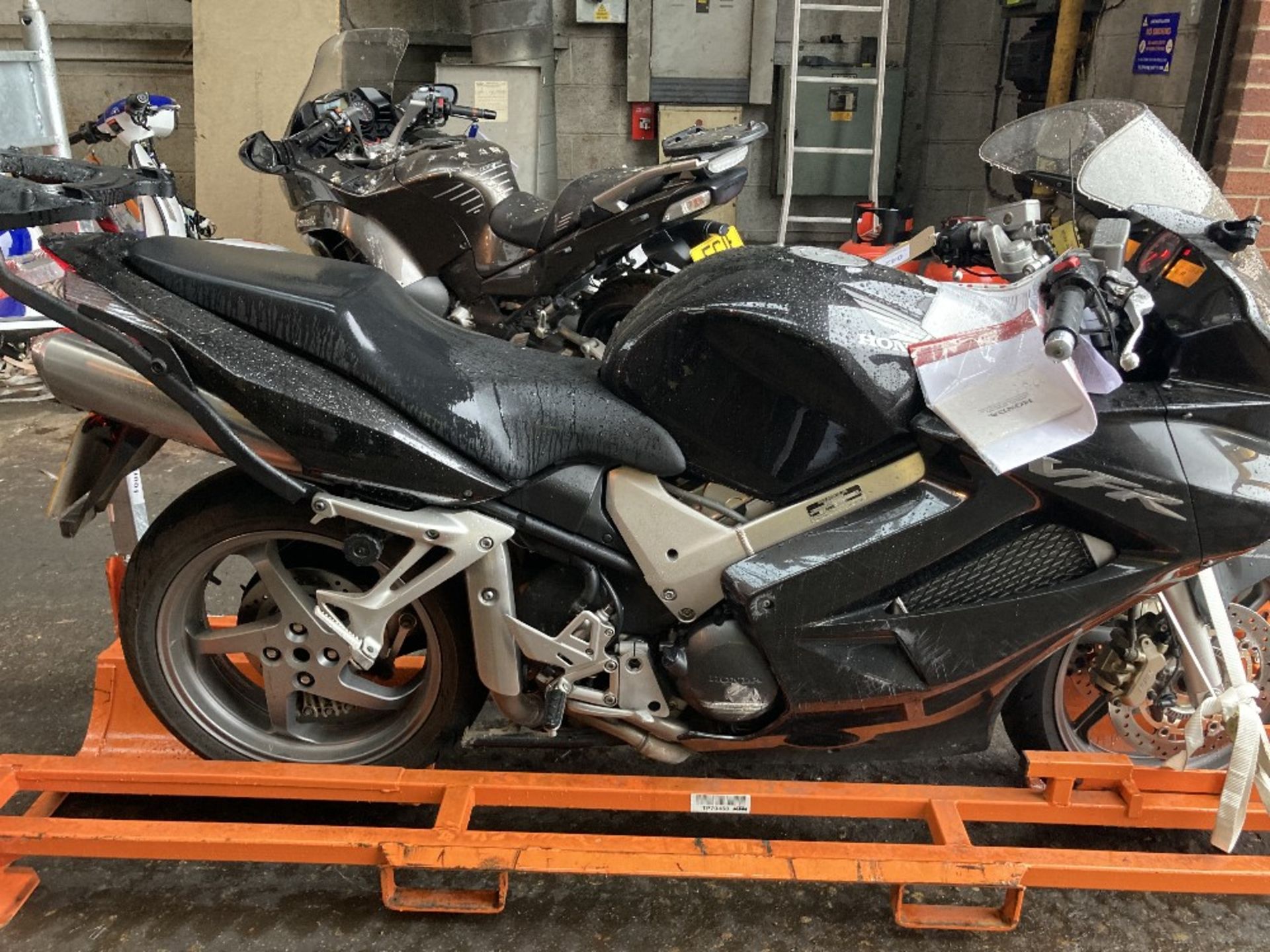 KW09 EUN Honda VFR 800 A-8 Motorcycle - Image 5 of 24
