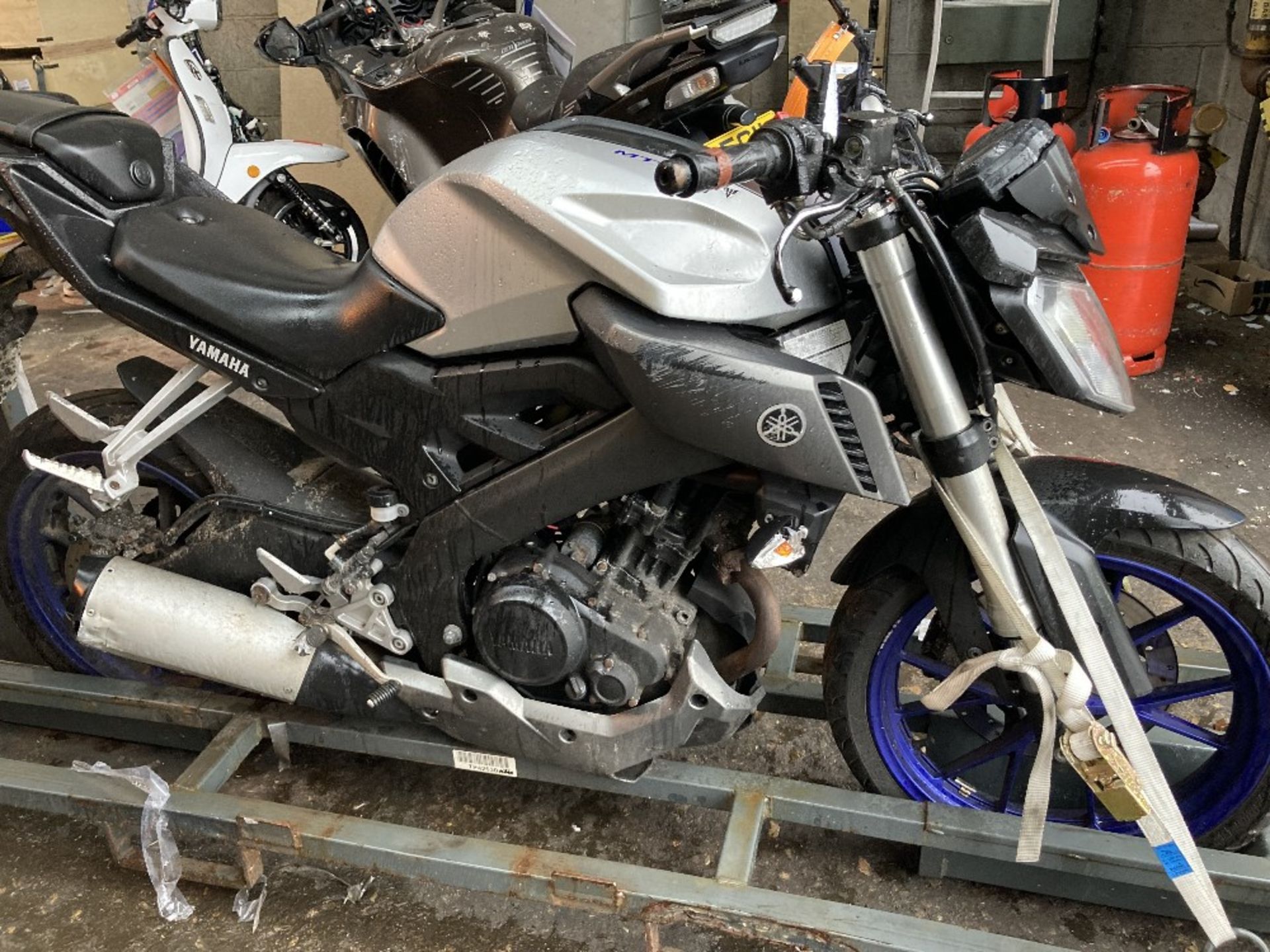 LT16 HMZ Yamaha MT 125 ABS Motorcycle - Image 4 of 19