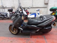 LR71 HMO Yamaha X-MAX TECH 300C Motorcycle