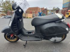 LB20 EEW Piaggio Vespa GTS Super 300 Motorcycle