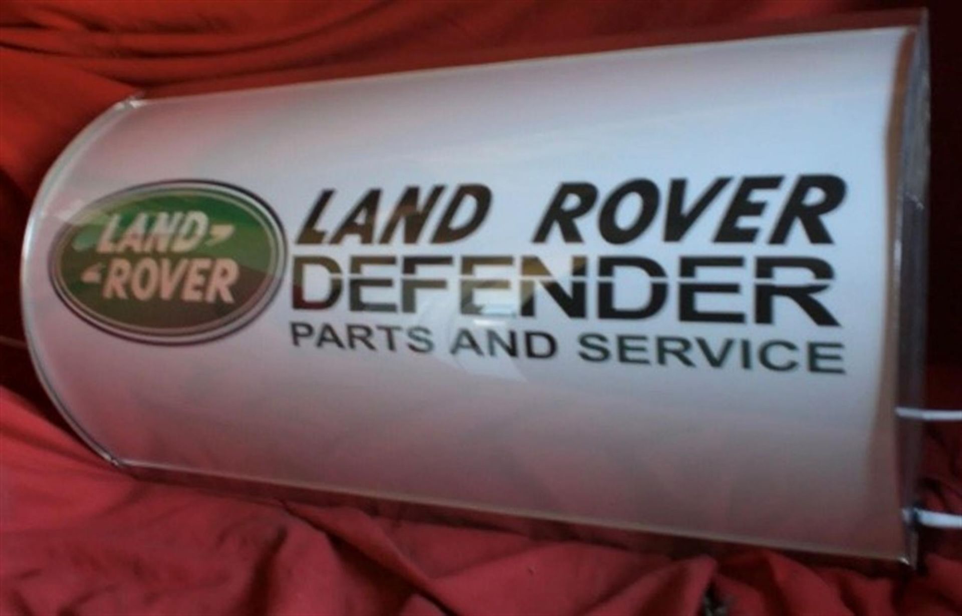 A Contemporary Land Rover-Themed Convex Illuminated Wall Sign - Image 2 of 2
