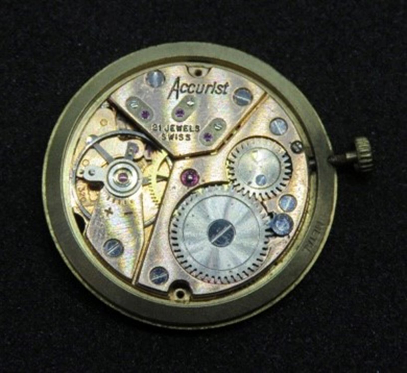 A rare vintage 1970s 9ct gold 'flying saucer' Accurist wrist-watch head - Image 4 of 5