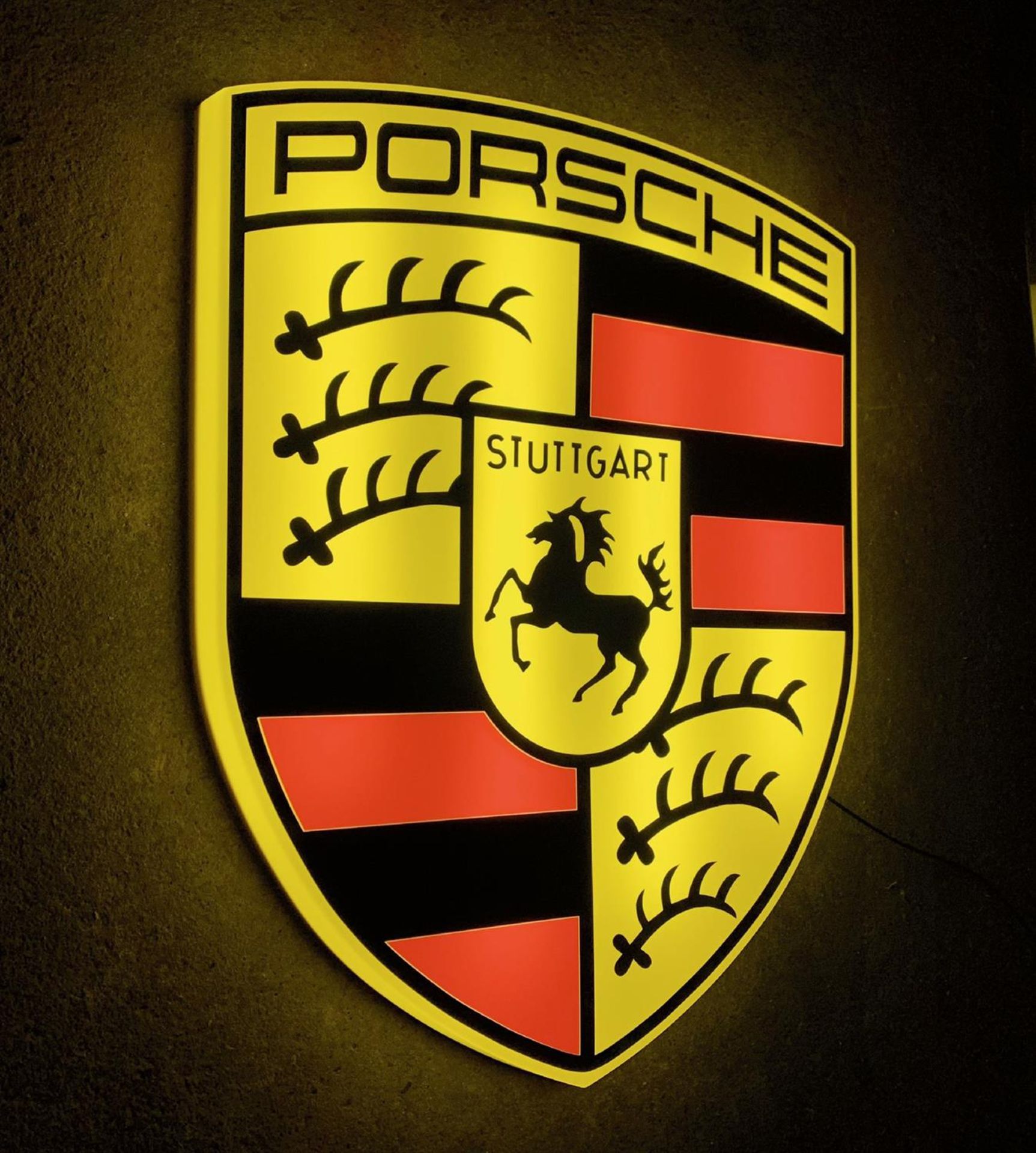 Illuminated Porsche-Homage Shield