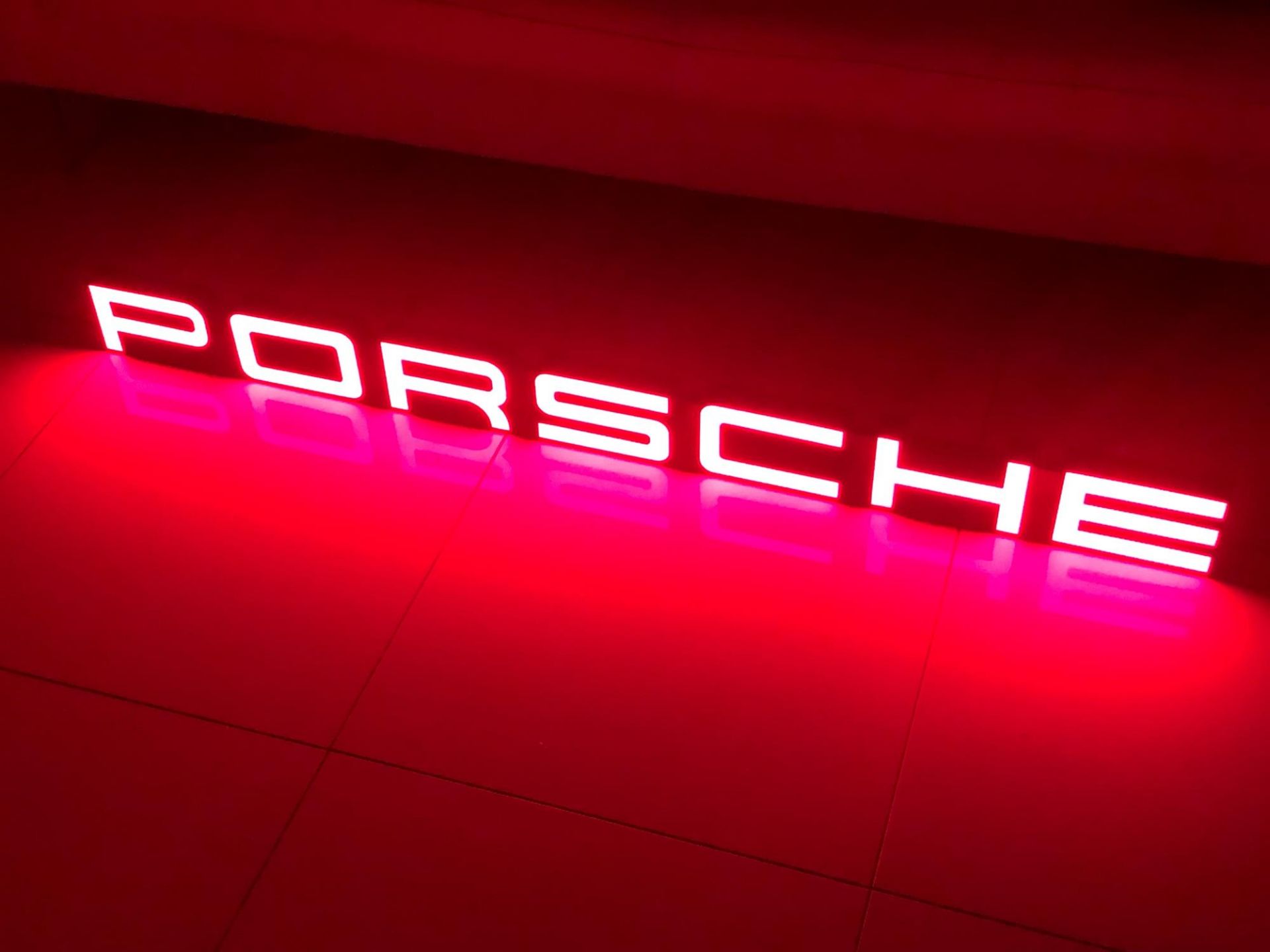 Illuminated Porsche Style Wall Sign - Image 4 of 4