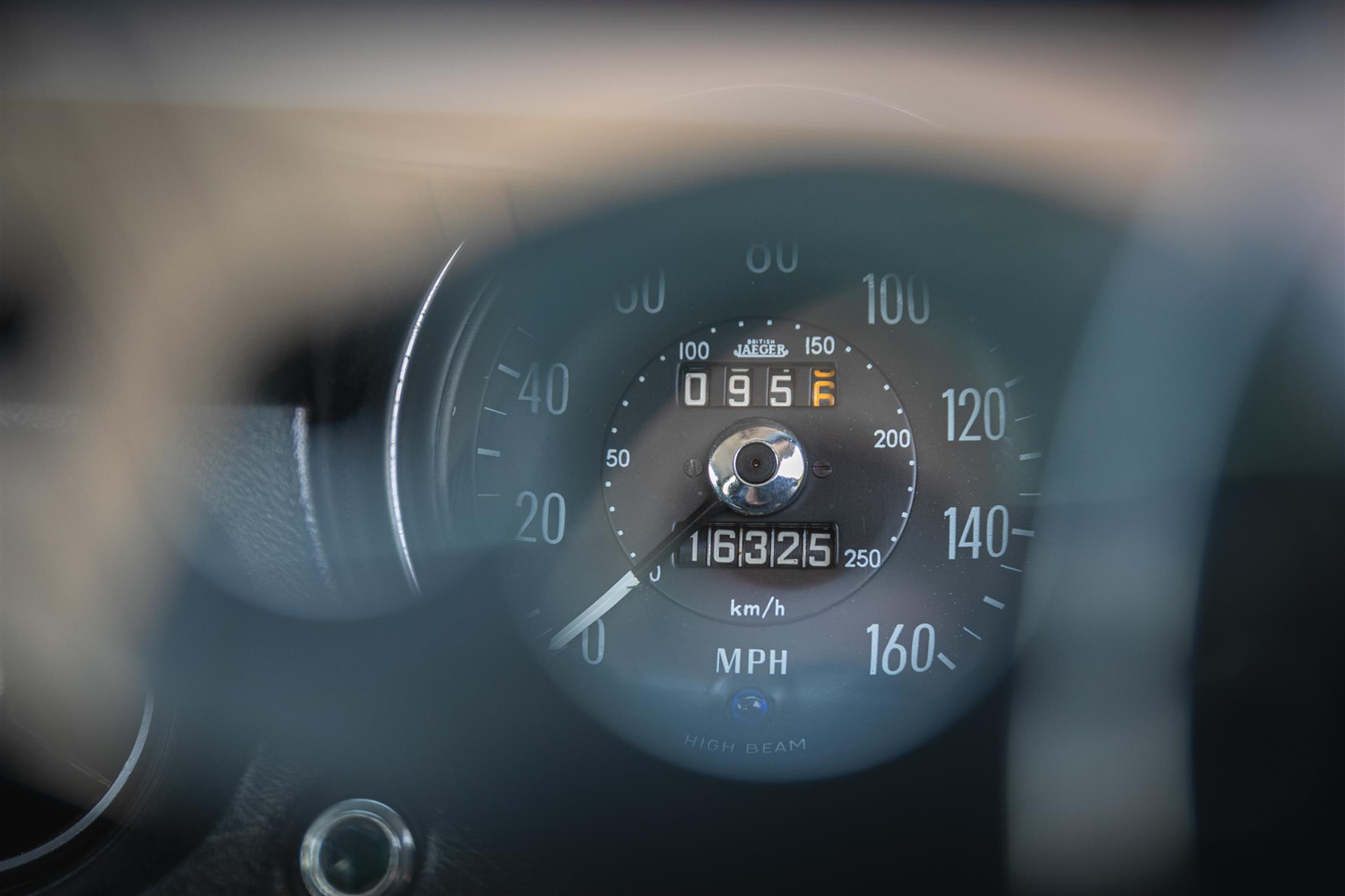 1971 Jensen Interceptor II - Image 9 of 10