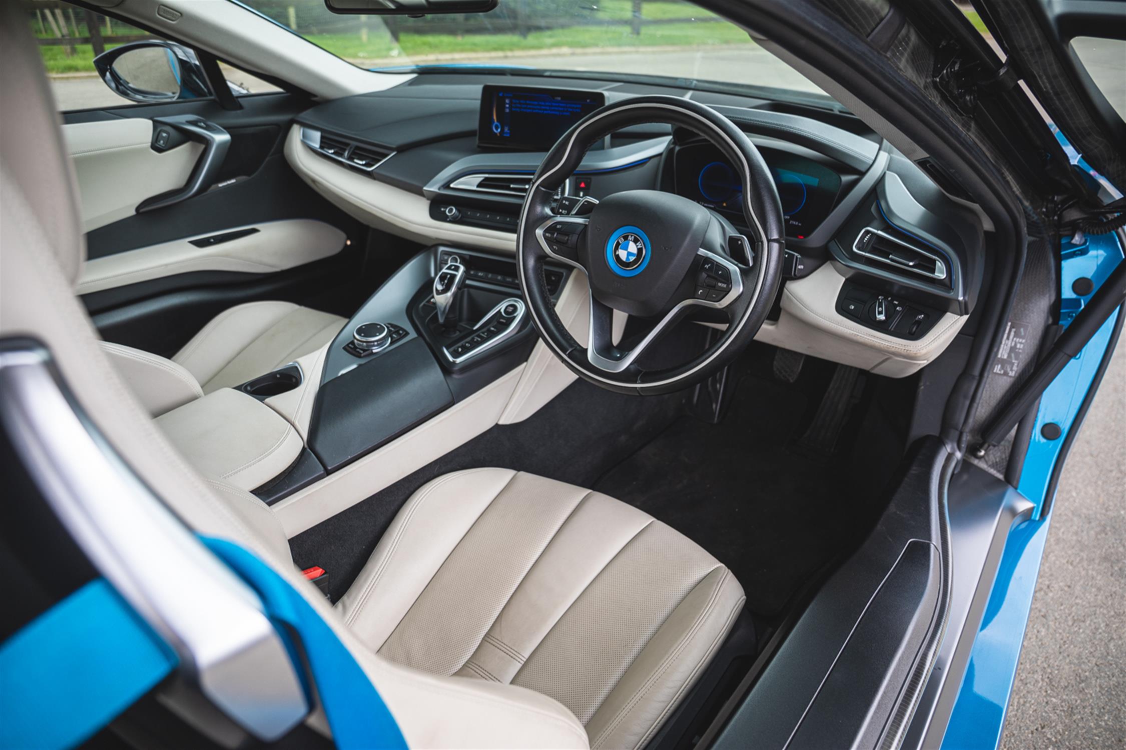 2015 BMW i8 - Image 6 of 10