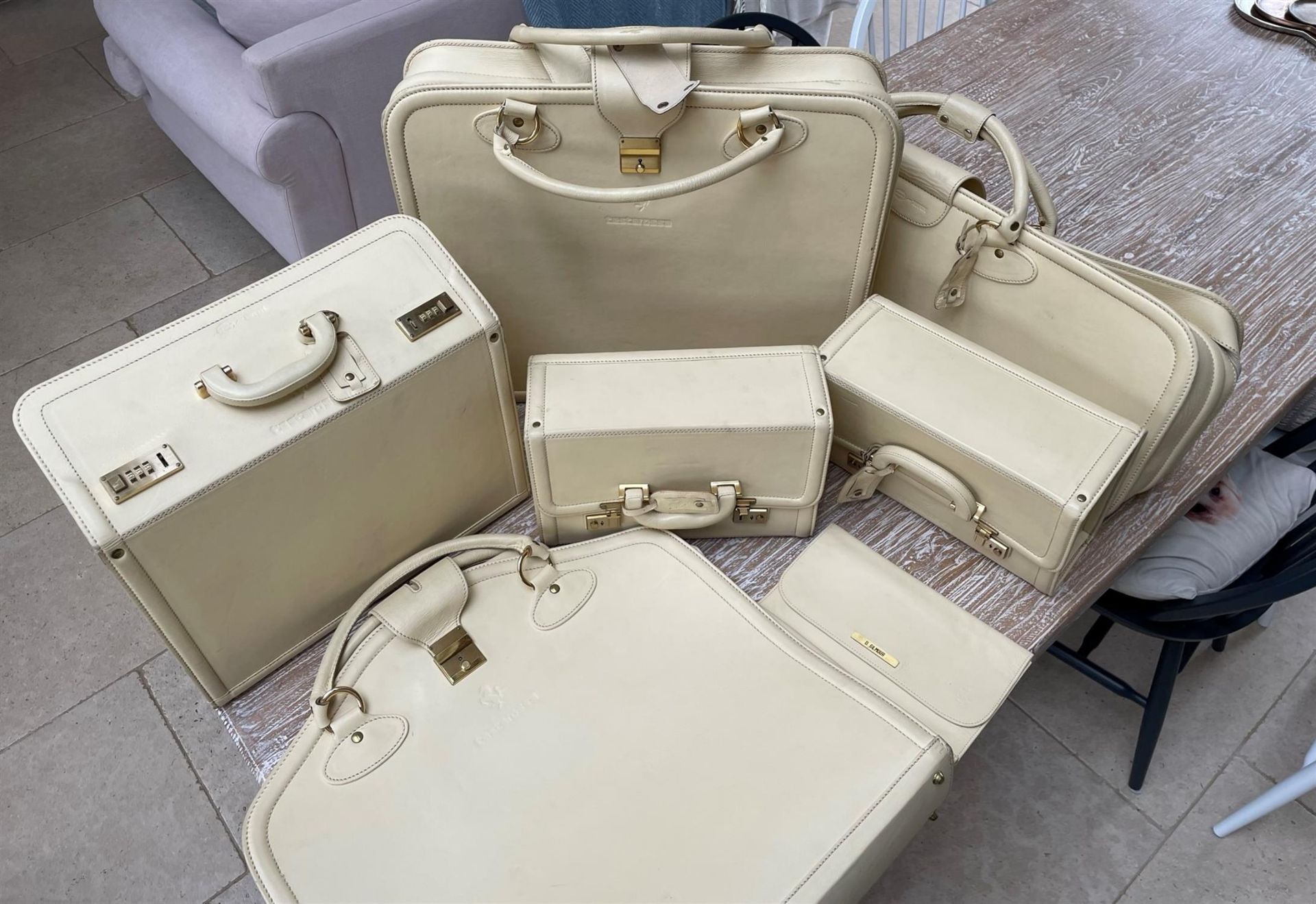 Ferrari Testarossa 7-Piece Luggage Set - Image 2 of 10