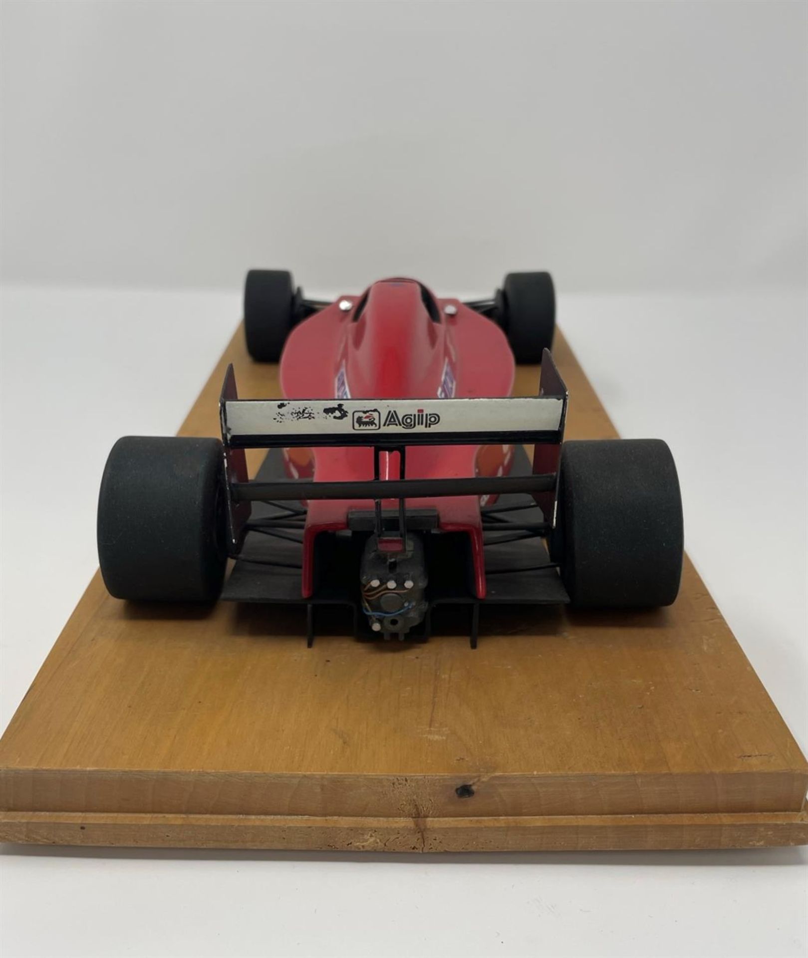 Hand-built model of Nigel Mansell's 1990 Ferrari 641 - Image 7 of 10