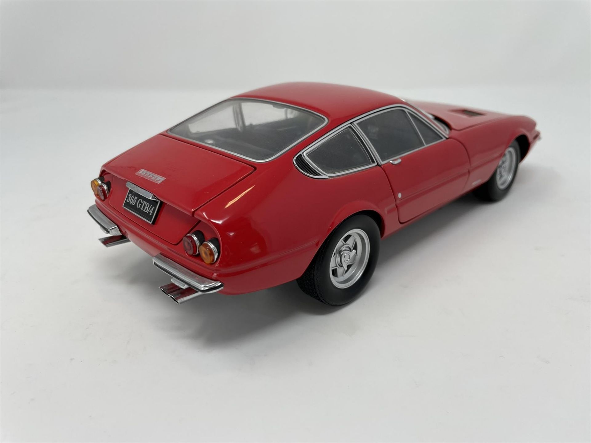 Kyosho 1/18th Scale Ferrari 365 GTB/4 - Image 9 of 10