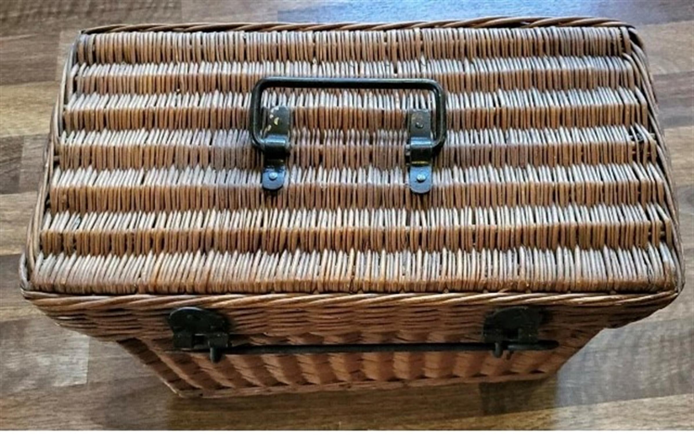 A Superb Vintage Wicker Automotive Picnic Case - Image 3 of 10