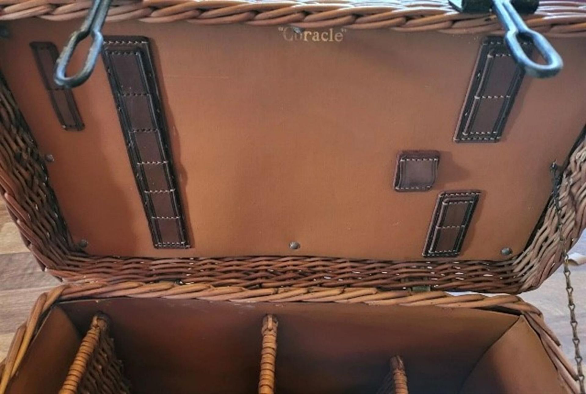 A Superb Vintage Wicker Automotive Picnic Case - Image 5 of 10