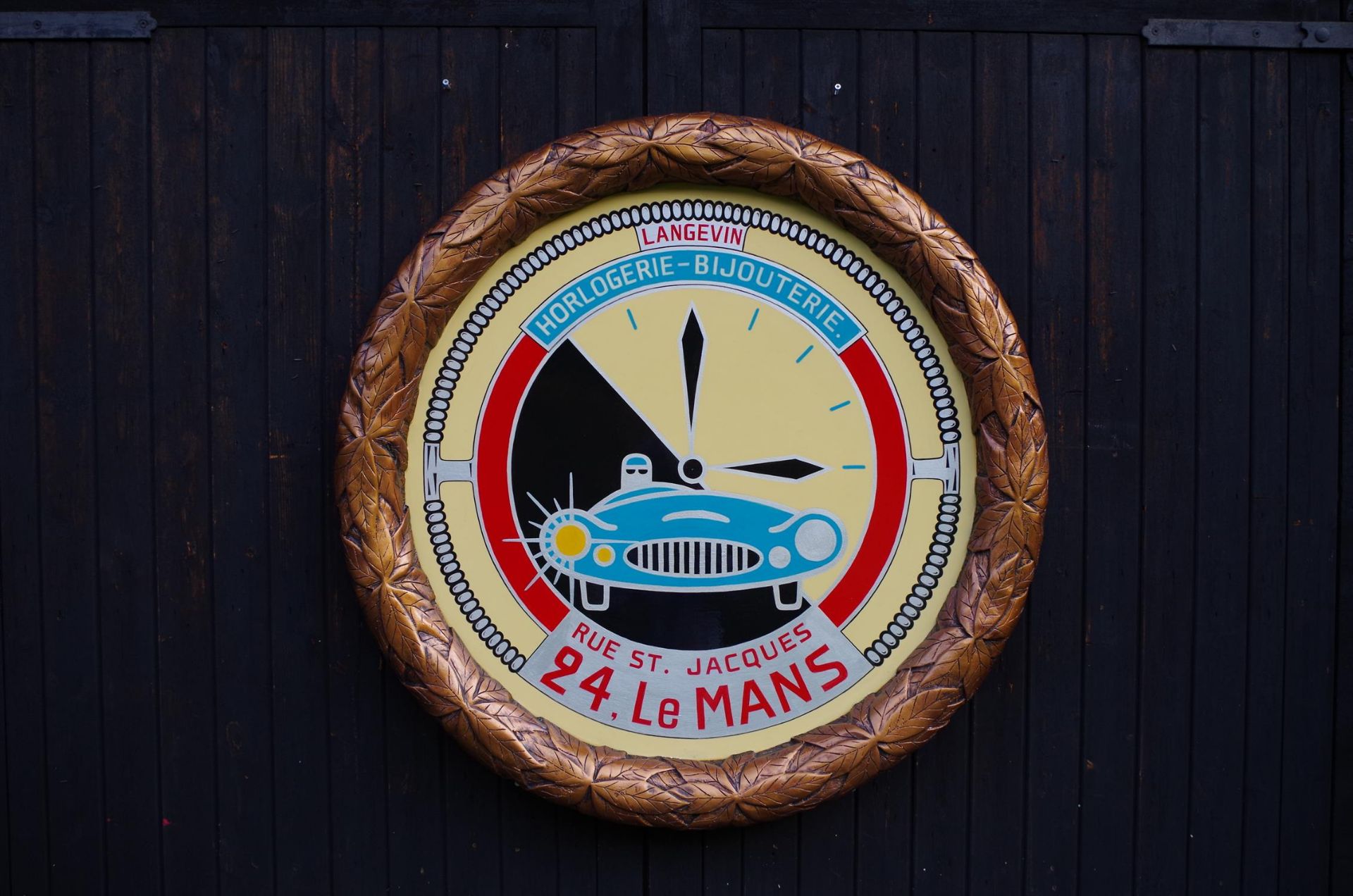 Le Mans Clock Roundel in the style of a Watchmakers Shop display. - Image 2 of 2