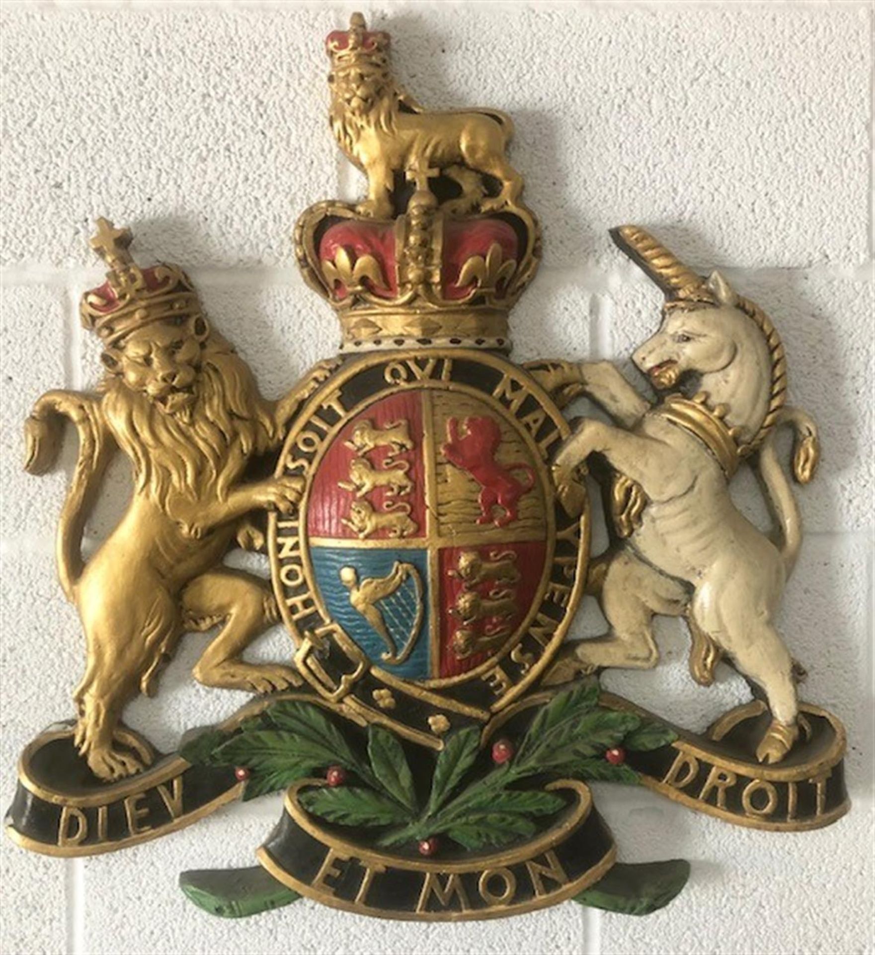 A Beautiful and Contemporary Wall-Mounted 'Royal' Coat of Arms - Image 2 of 4