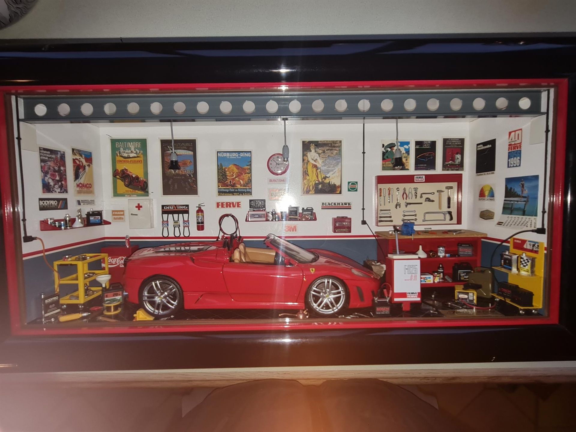 1/18th Scale Ferrari F430 Spyder Diorama - Image 5 of 6