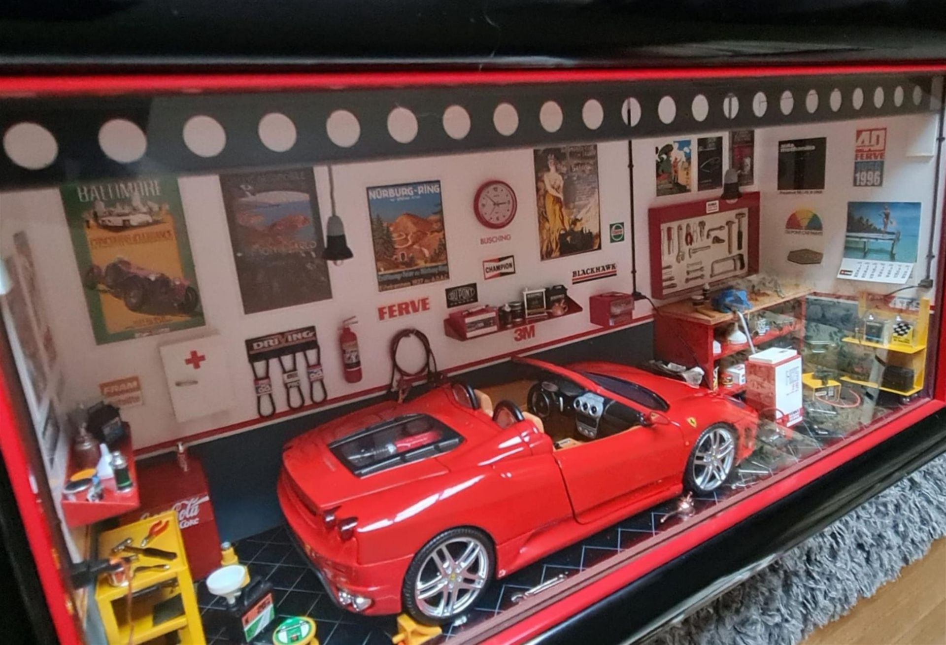 1/18th Scale Ferrari F430 Spyder Diorama - Image 6 of 6