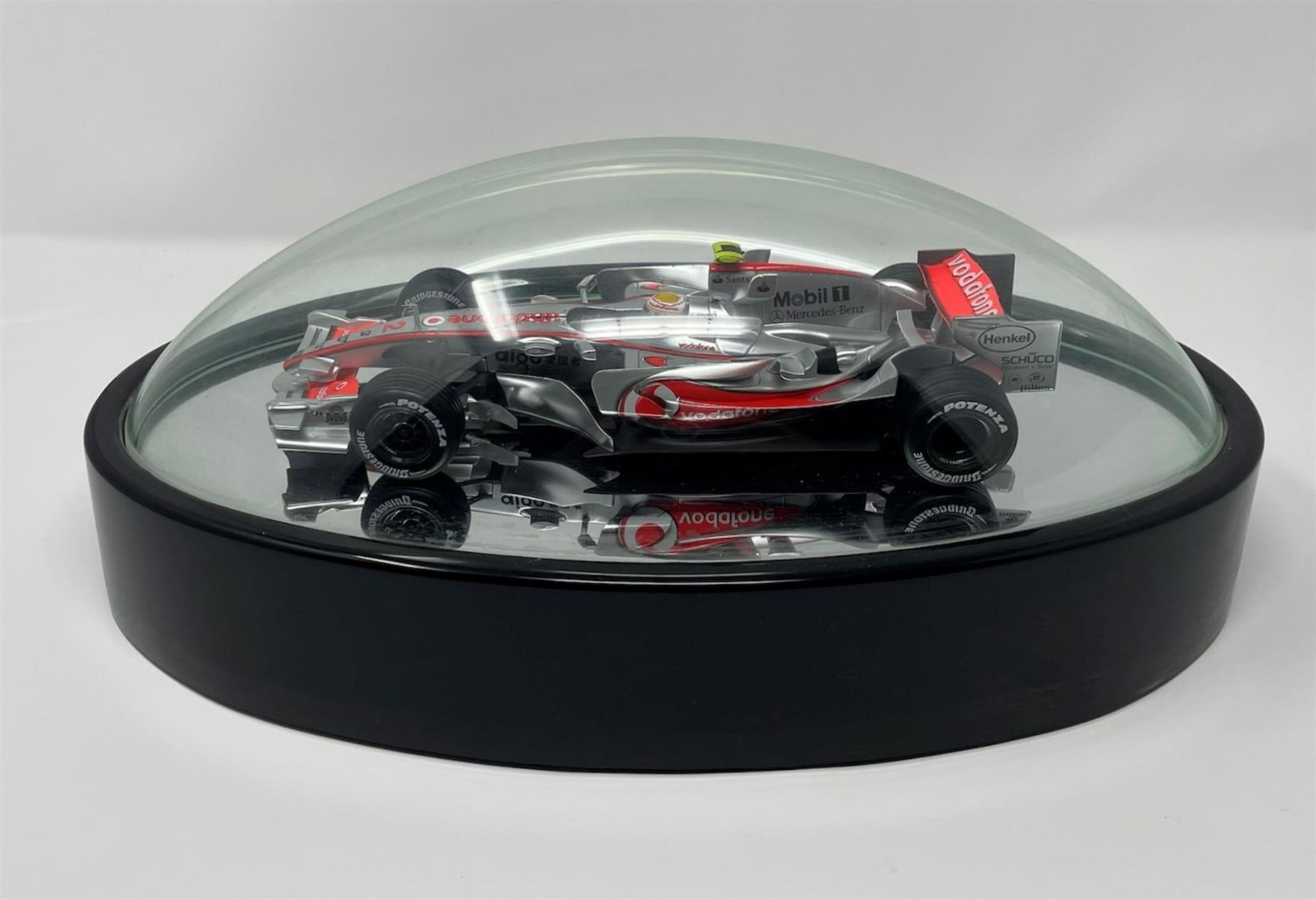 2007 Autosport Awards Hamilton-signed McLaren Table Centrepiece - Image 4 of 9