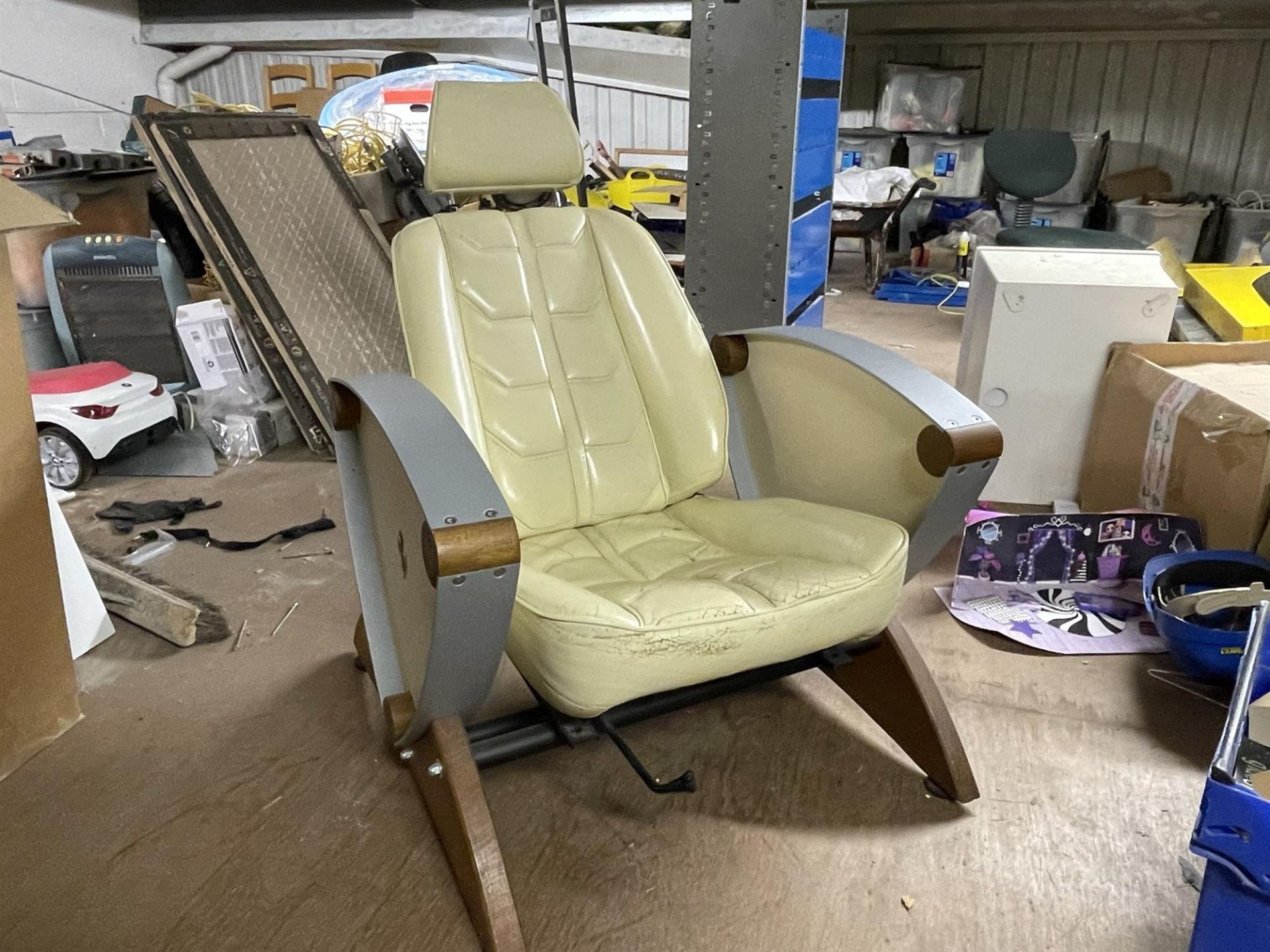 Pair of Ferrari 308 Crema Leather Seats on Substantial Bases - Image 4 of 10