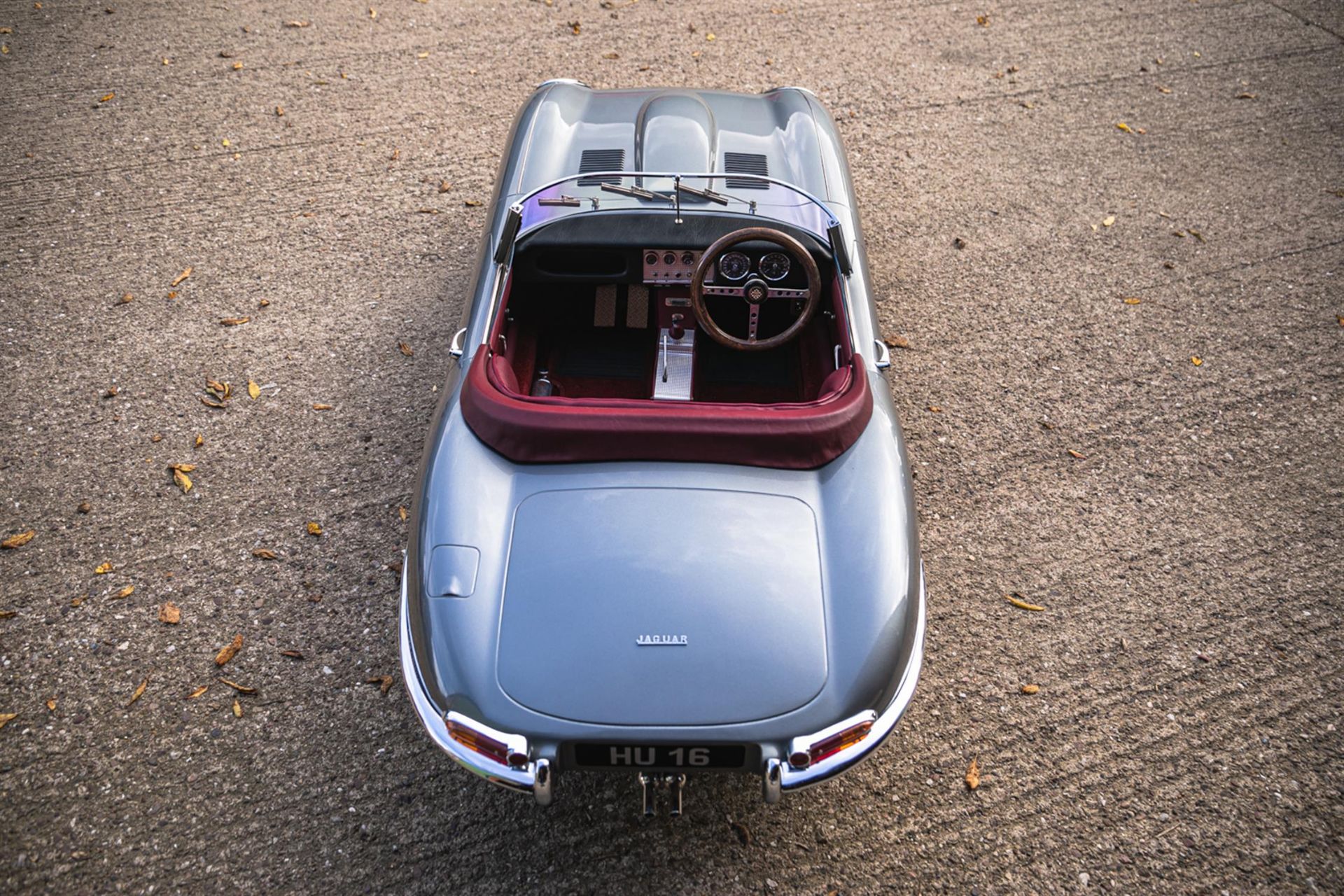 Exquisite Electric 1:2,5 Scale Model Jaguar E-Type Series 1 - Image 10 of 40